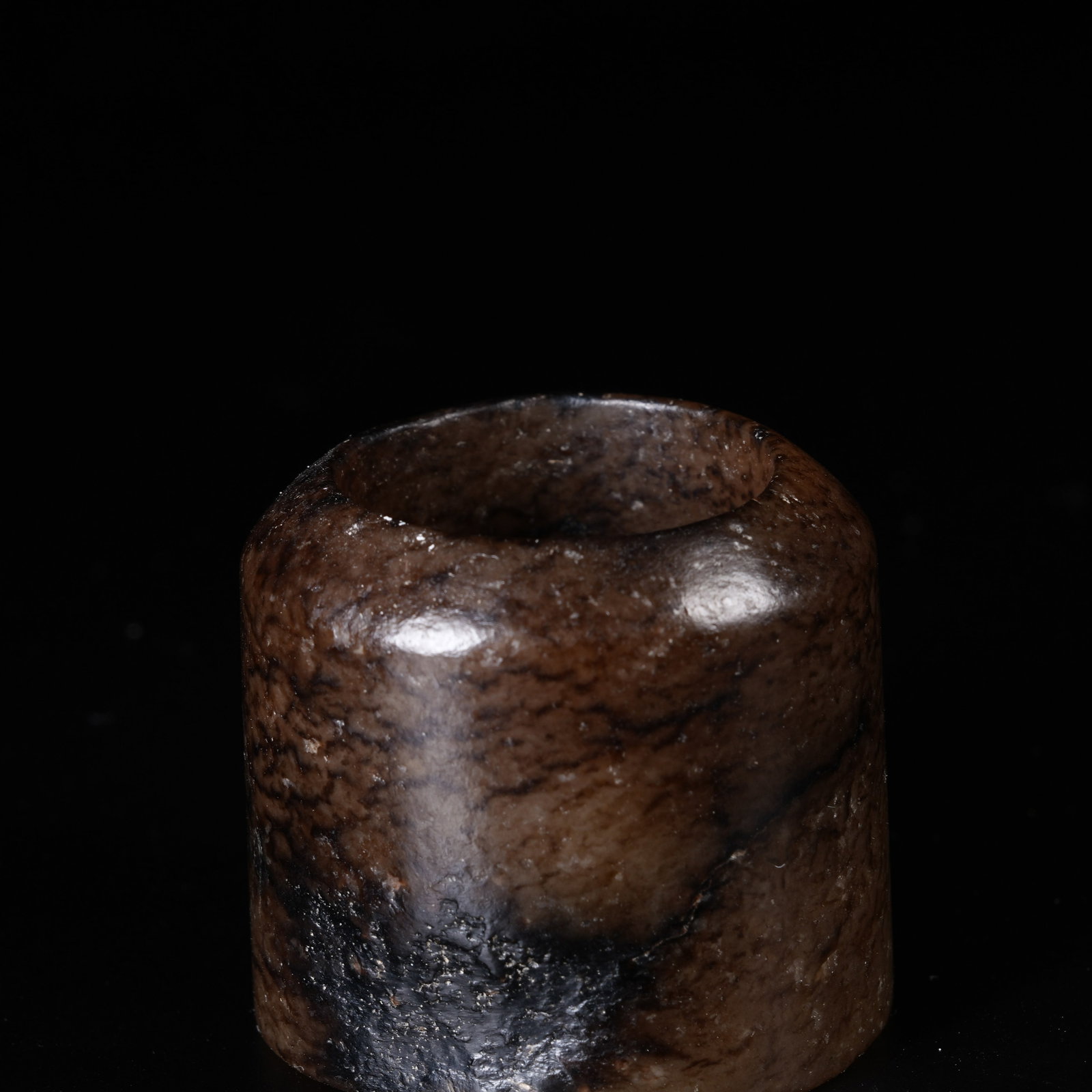 A ANCIENT JADE THUMB RING - 7