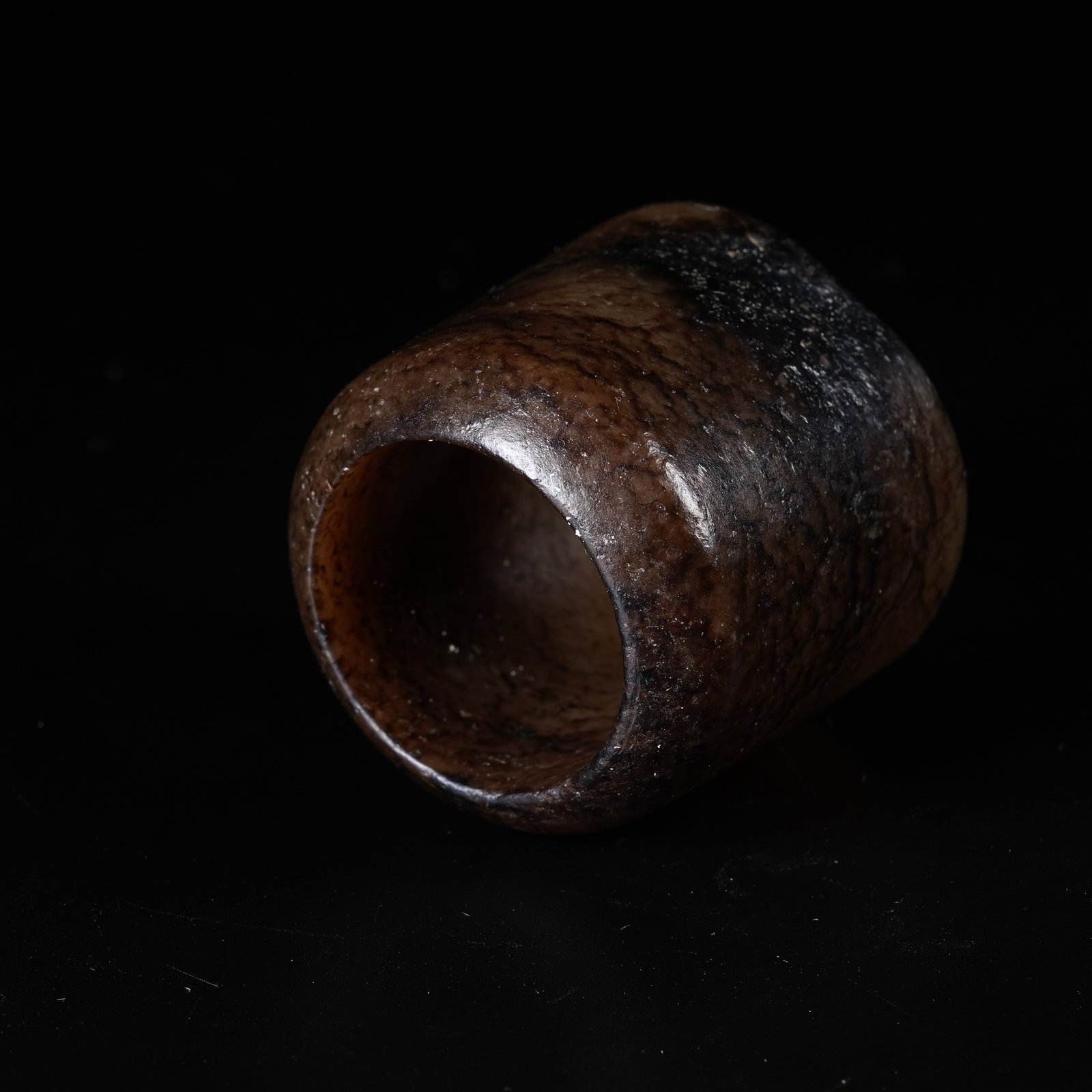 A ANCIENT JADE THUMB RING - 8