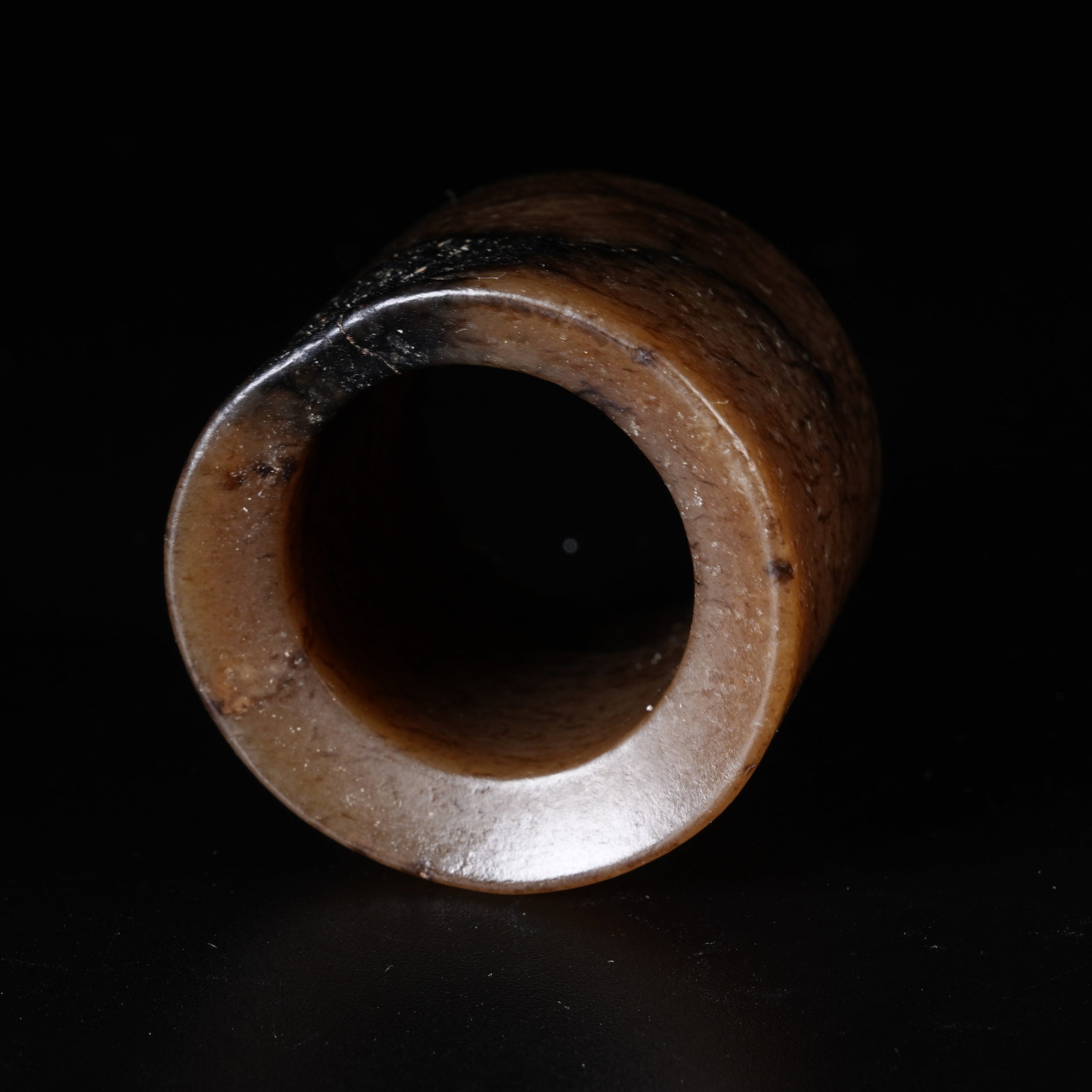 A ANCIENT JADE THUMB RING - 9