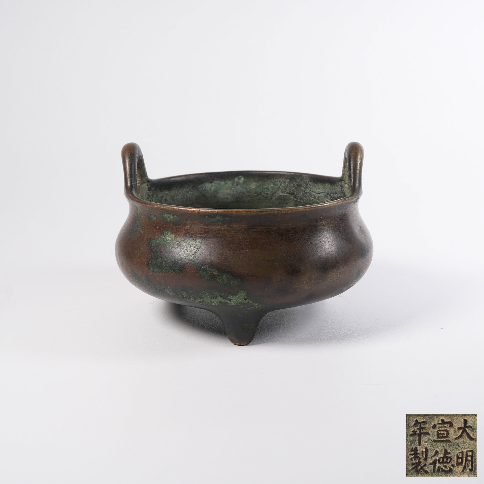 A BRONZE CENSER WITH UPRIGHT UPRISING EARS (1 of 9)