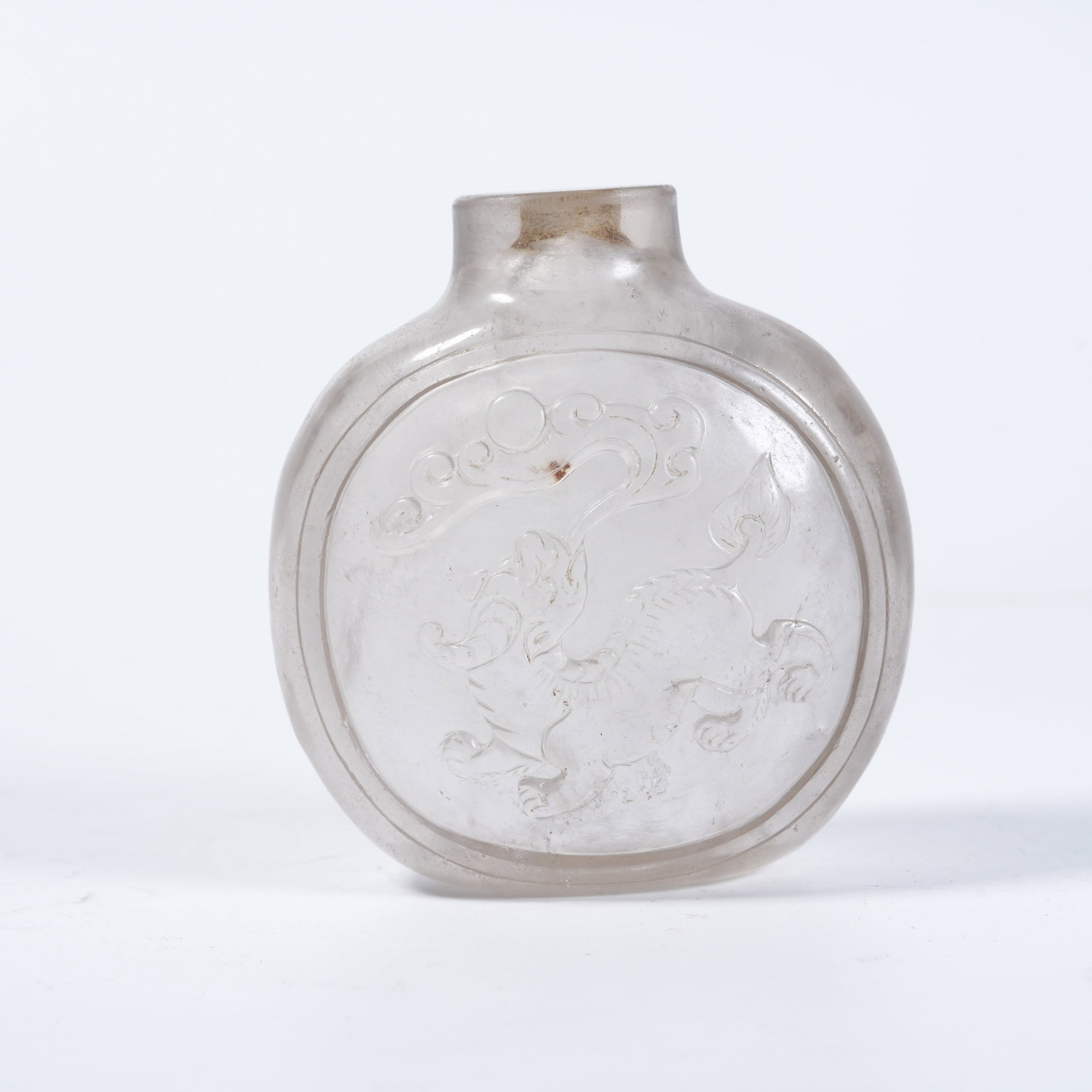 A CRYSTAL SNUFF BOTTLE WITH AUSPICIOUS BEAST PATTERN: Crystal snuff bottle with auspicious beast pattern