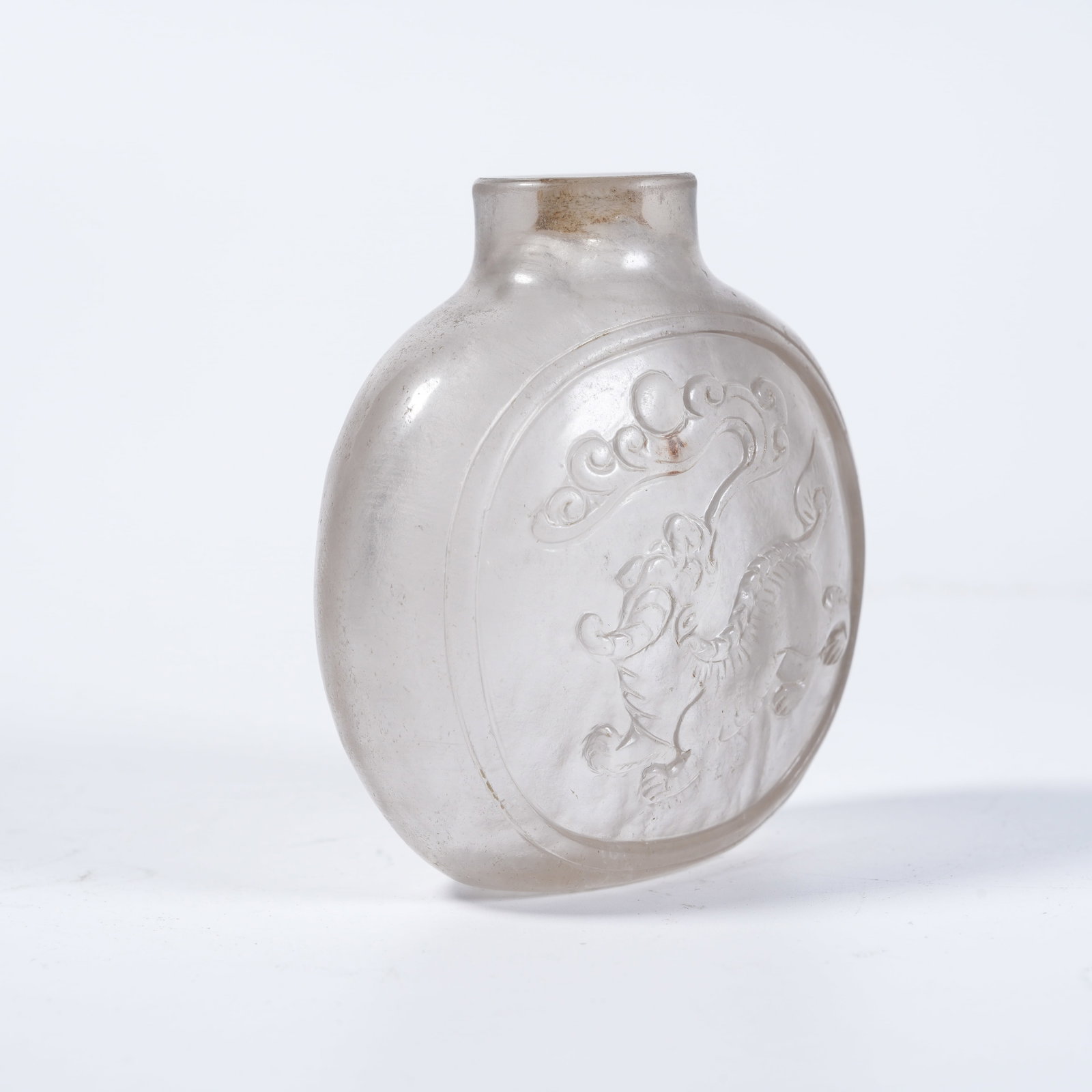 A CRYSTAL SNUFF BOTTLE WITH AUSPICIOUS BEAST PATTERN - 2