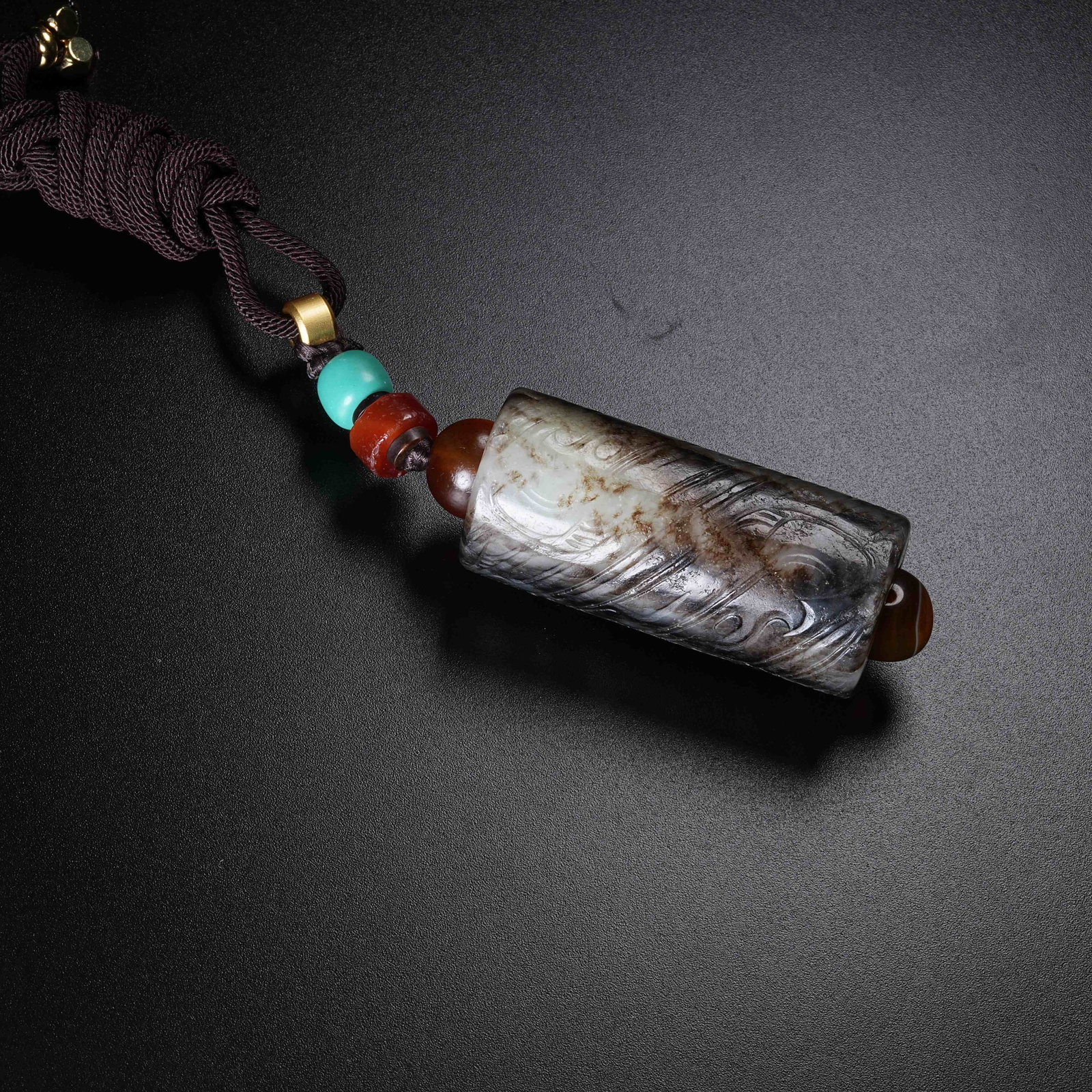 A ANCIENT JADE TUBE PENDANT (1 of 8)