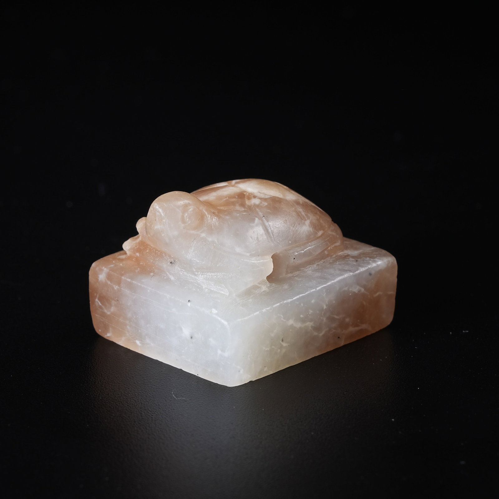 A ANCIENT JADE SEAL WITH TURTLE KNOB (1 of 8)