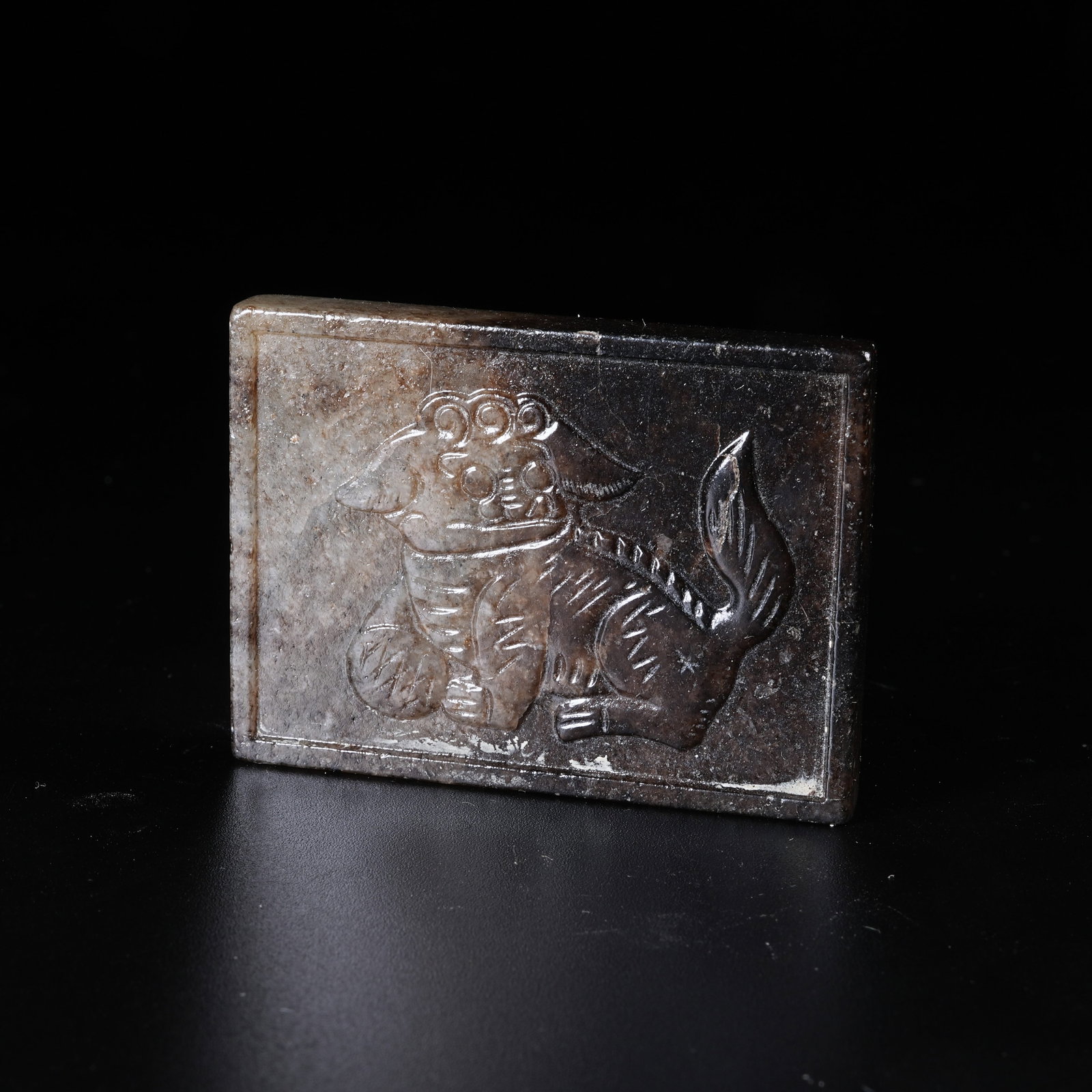A ANCIENT JADE BELT ORNAMENT WITH LION PATTERN (1 of 8)