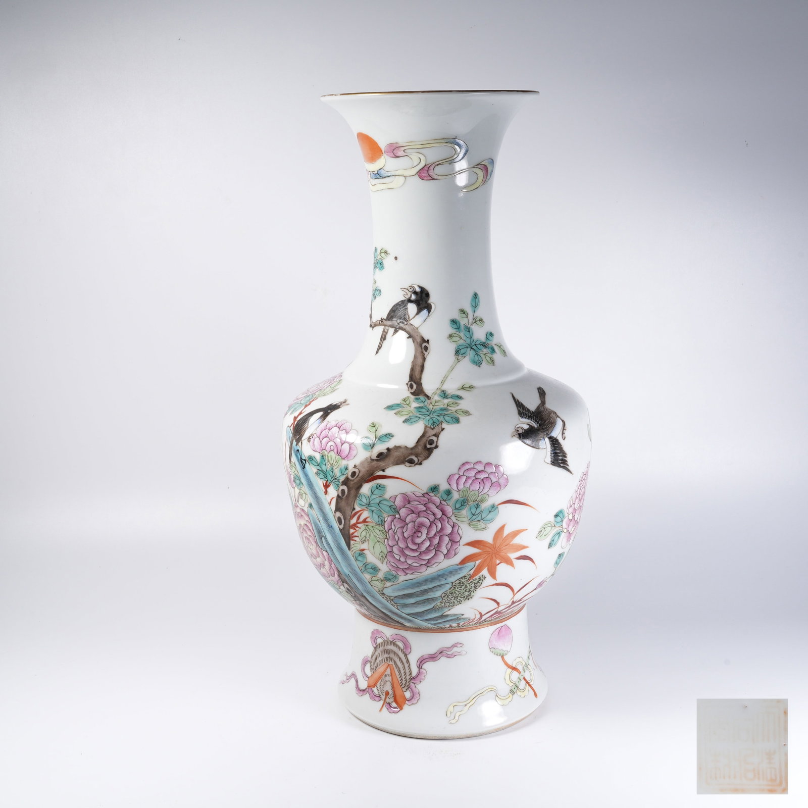 A FAMILLE-ROSE FLOWER-AND-BIRD ORNAMENTAL VASE (1 of 9)