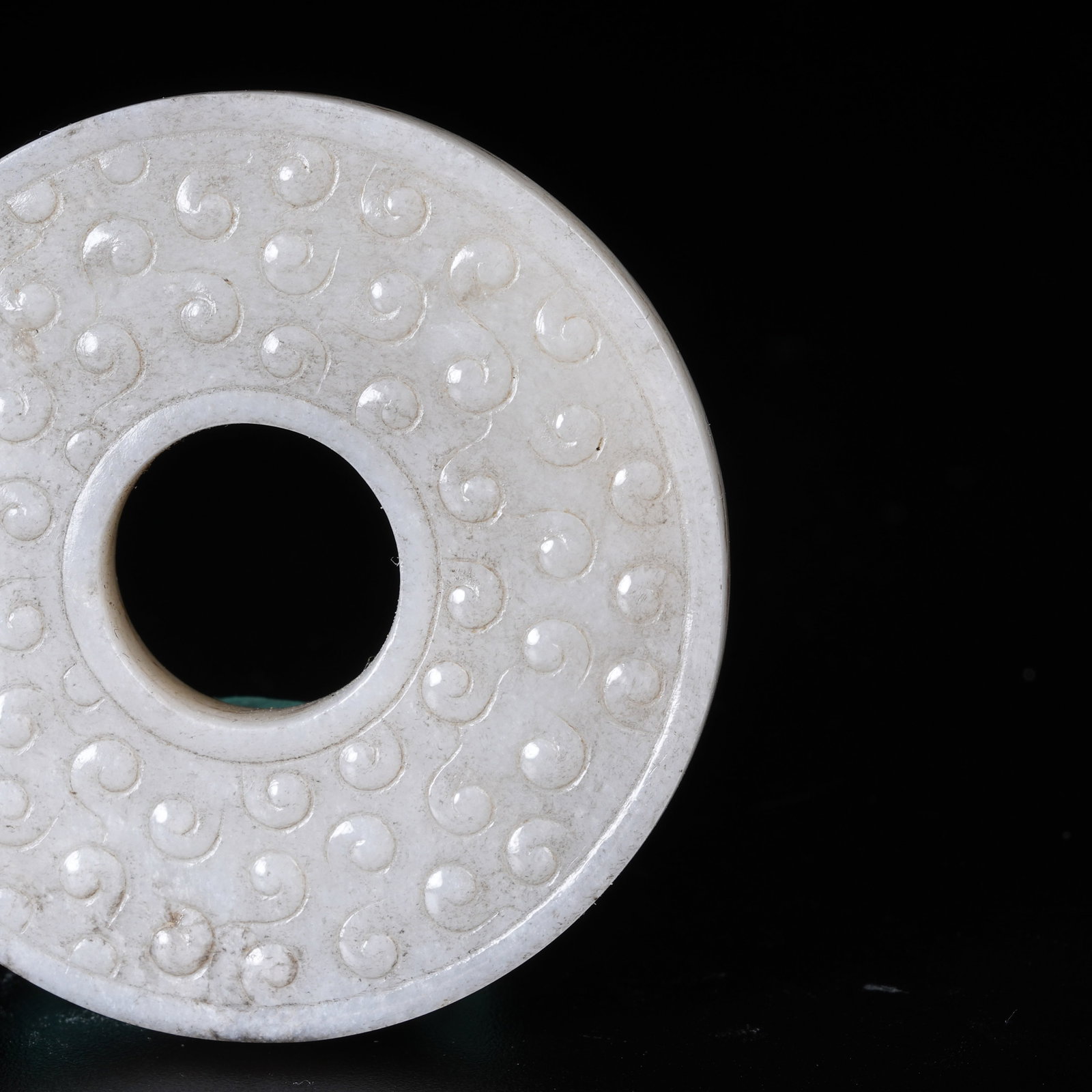 A HETIAN JADE BI DISC WITH SCROLLED CLOUD PATTERN - 7