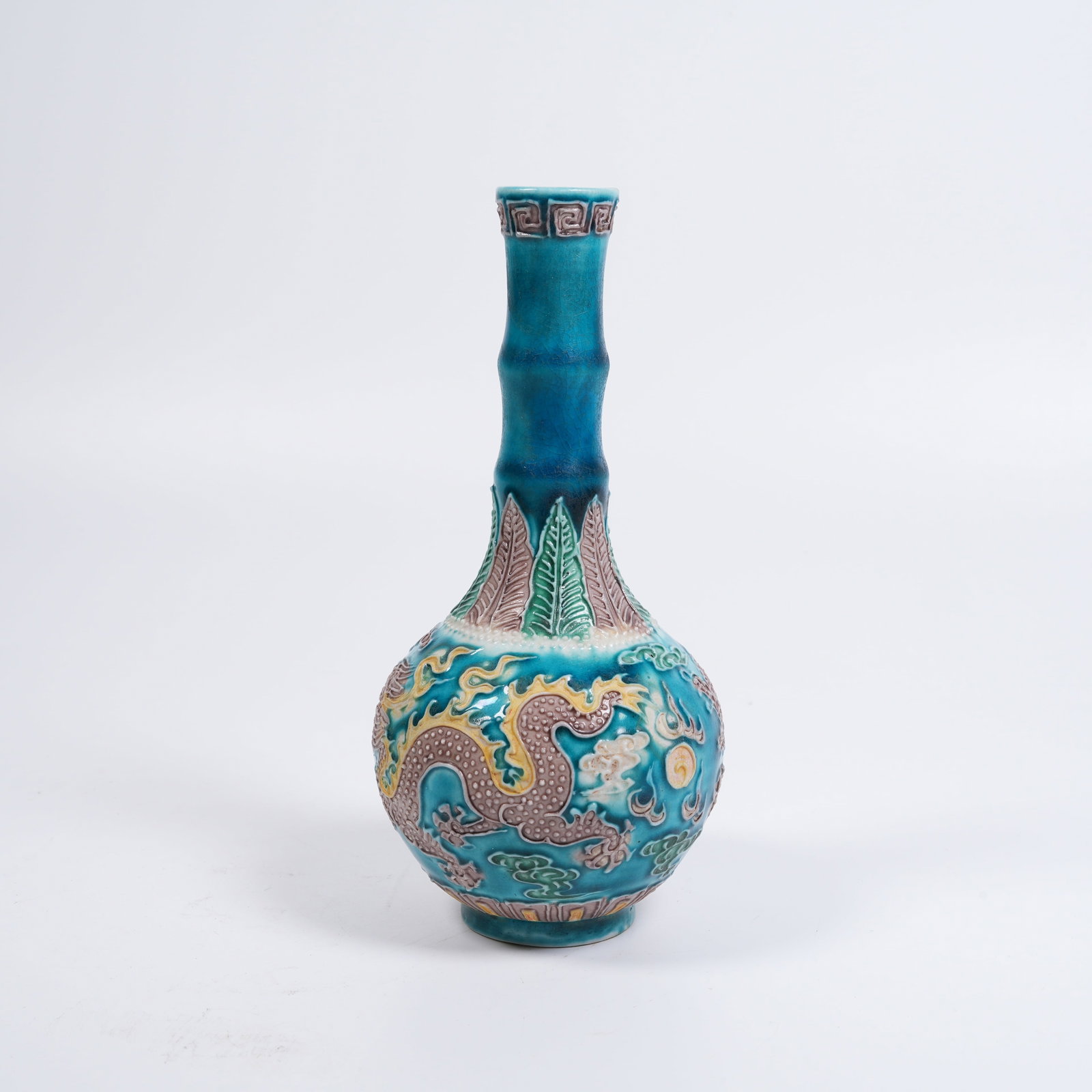 A PLAIN-SANCAI CLOUD-DRAGON-PATTERN LONG-NECK VASE - 4