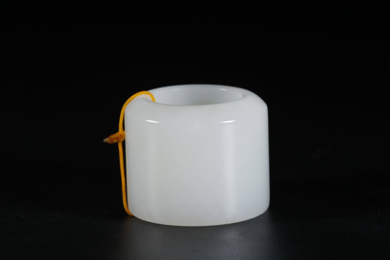 A HETIAN JADE THUMB RING - 3