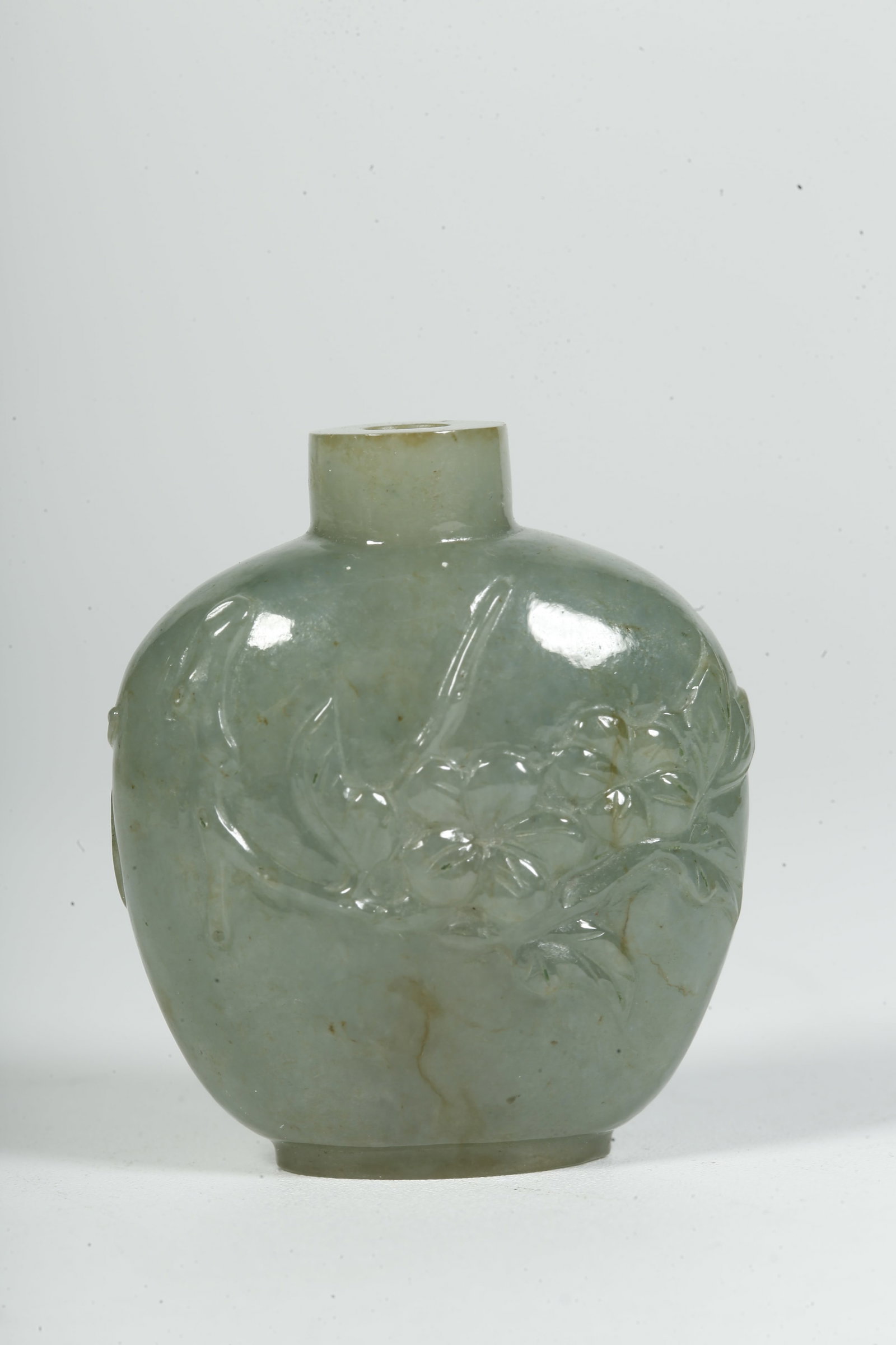 A JADEITE SNUFF BOTTLE WITH FLOWER PATTERN - 4