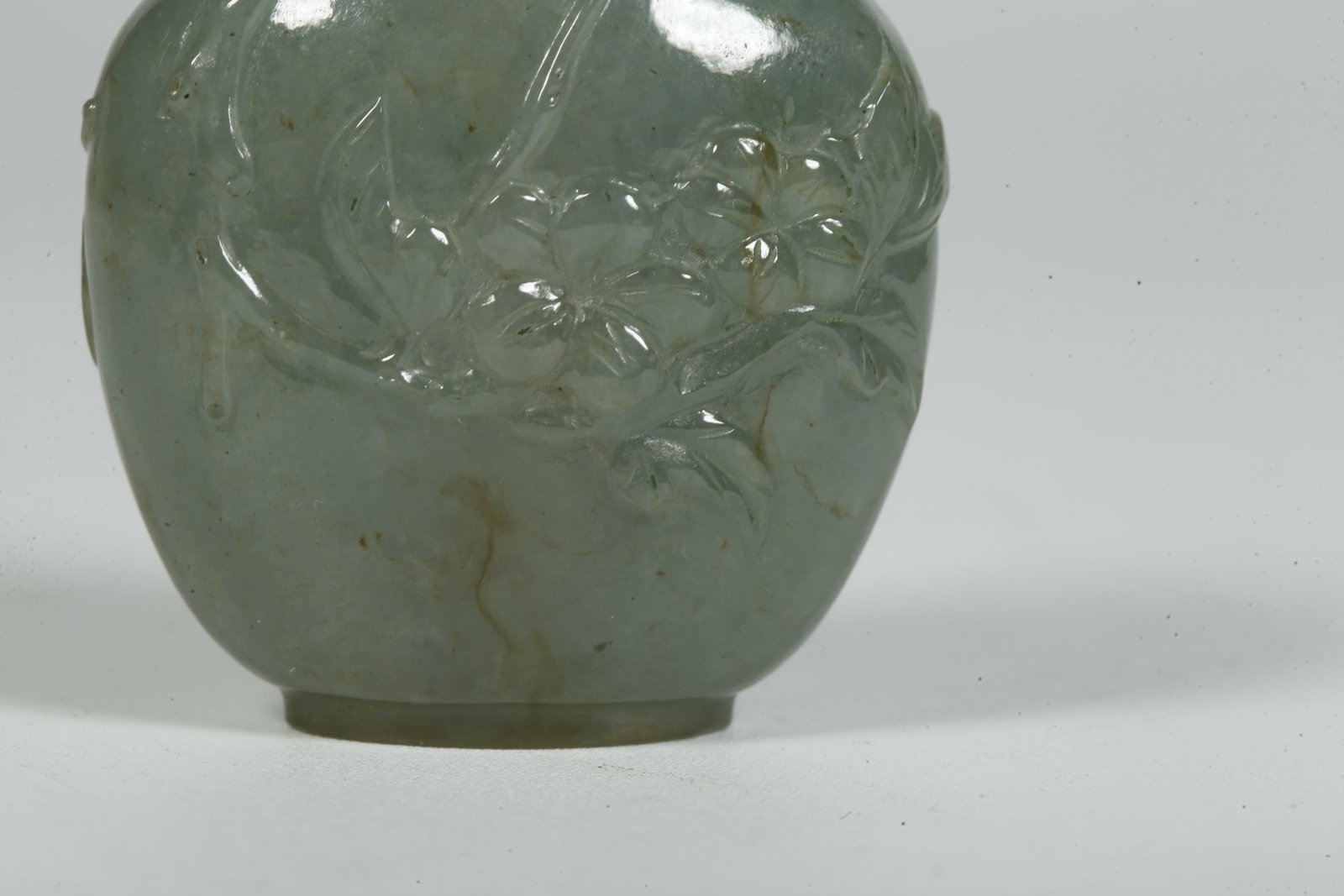 A JADEITE SNUFF BOTTLE WITH FLOWER PATTERN - 6