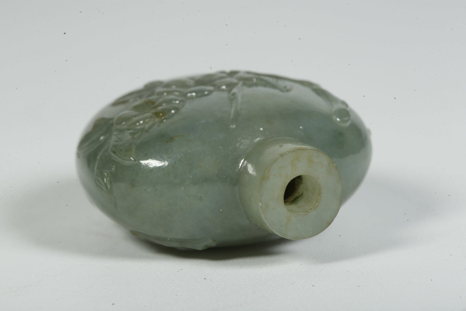 A JADEITE SNUFF BOTTLE WITH FLOWER PATTERN - 8