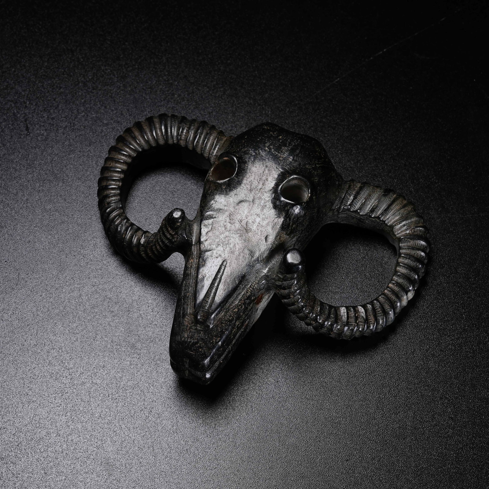 A ARCHAIC JADE SHEEP HEAD PENDANT: Archaic Jade Sheep Head Pendant