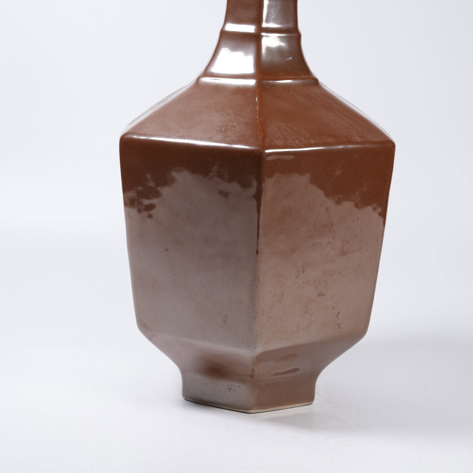 A PURPLE GOLD GLAZE HEXAGONAL VASE WITH STRING PATTERN - 4