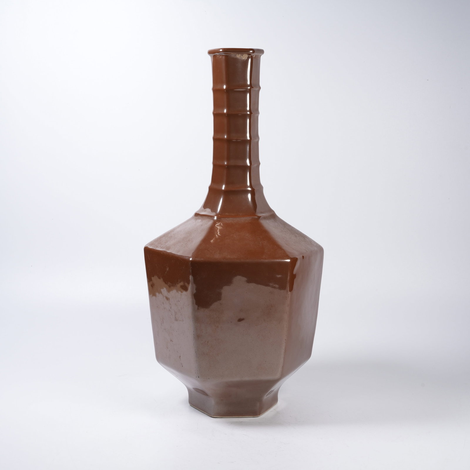 A PURPLE GOLD GLAZE HEXAGONAL VASE WITH STRING PATTERN - 6