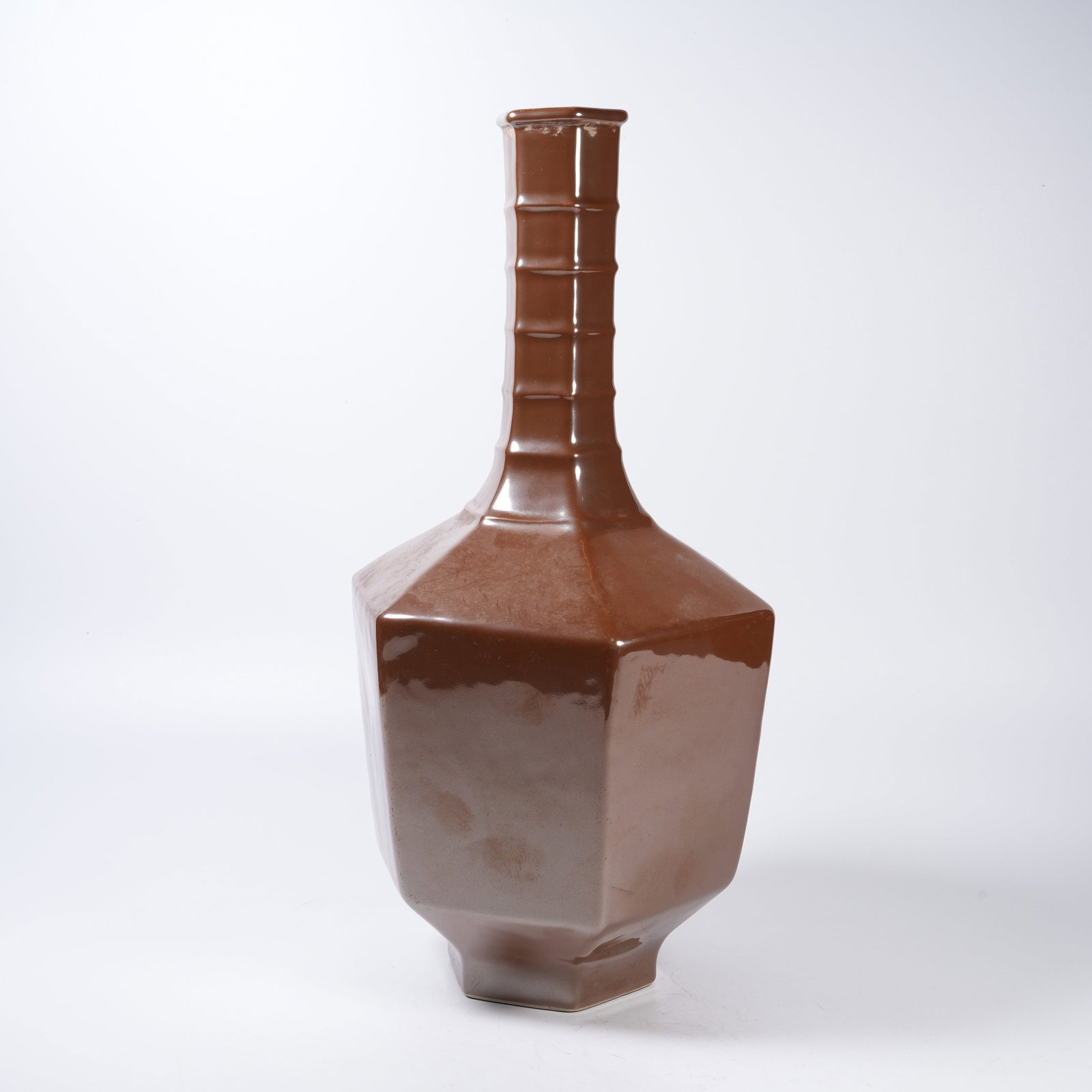 A PURPLE GOLD GLAZE HEXAGONAL VASE WITH STRING PATTERN - 7