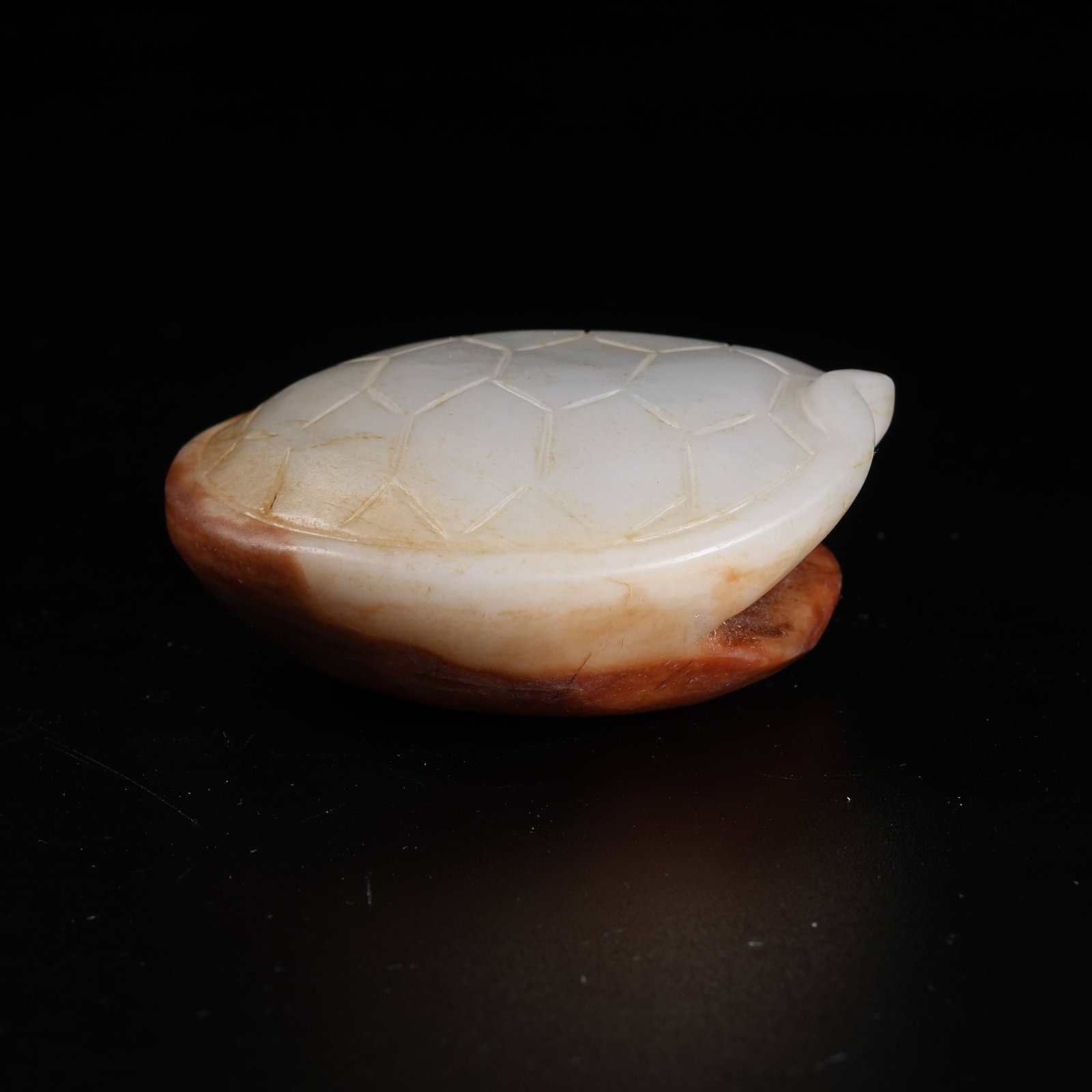 A ARCHAIC JADE TURTLE SHELL PENDANT - 2