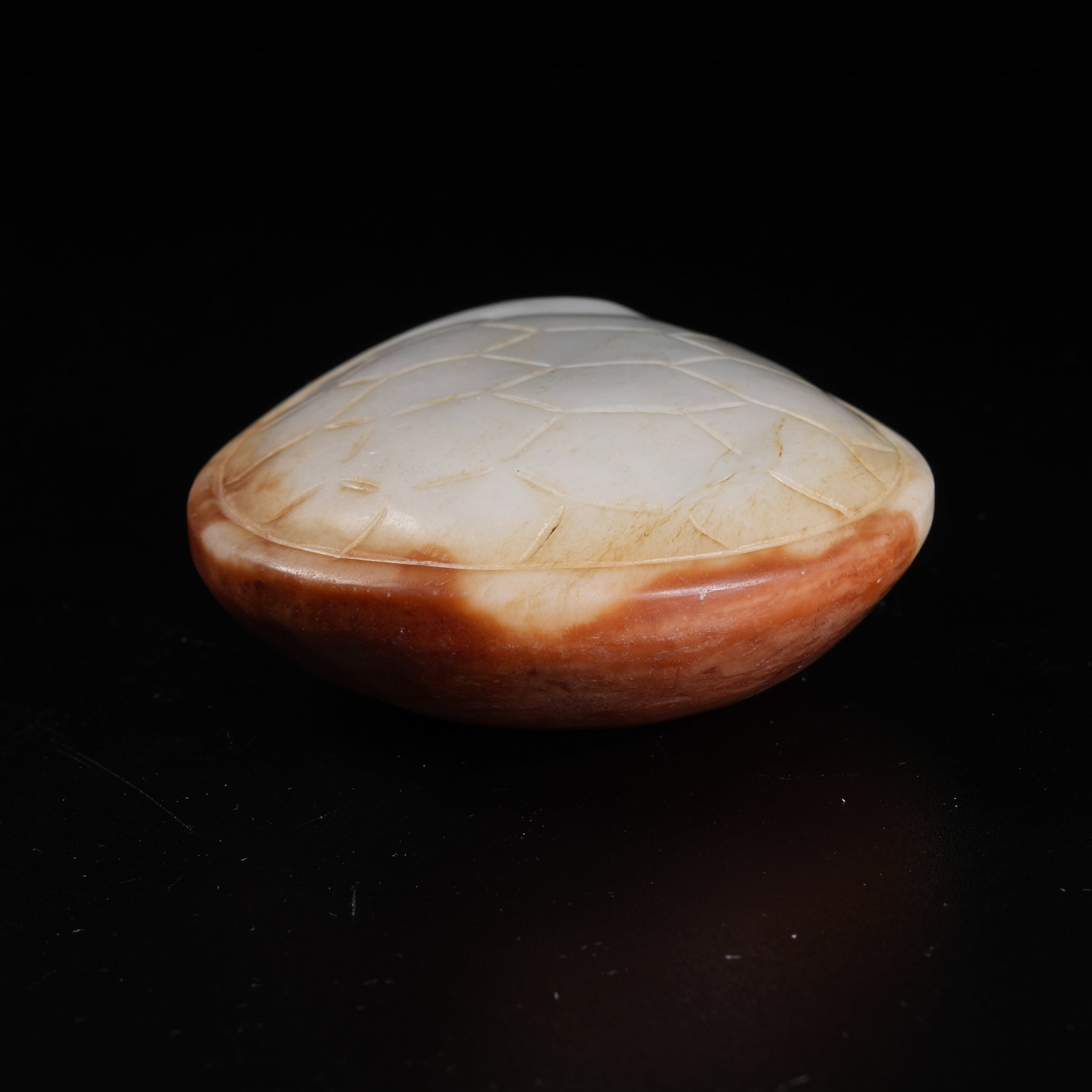 A ARCHAIC JADE TURTLE SHELL PENDANT - 3
