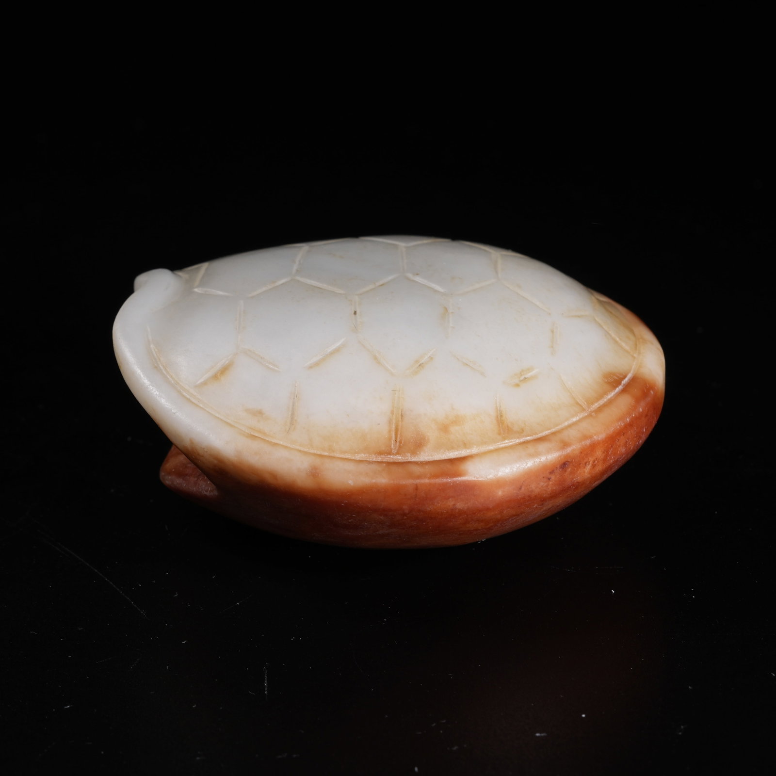 A ARCHAIC JADE TURTLE SHELL PENDANT - 4