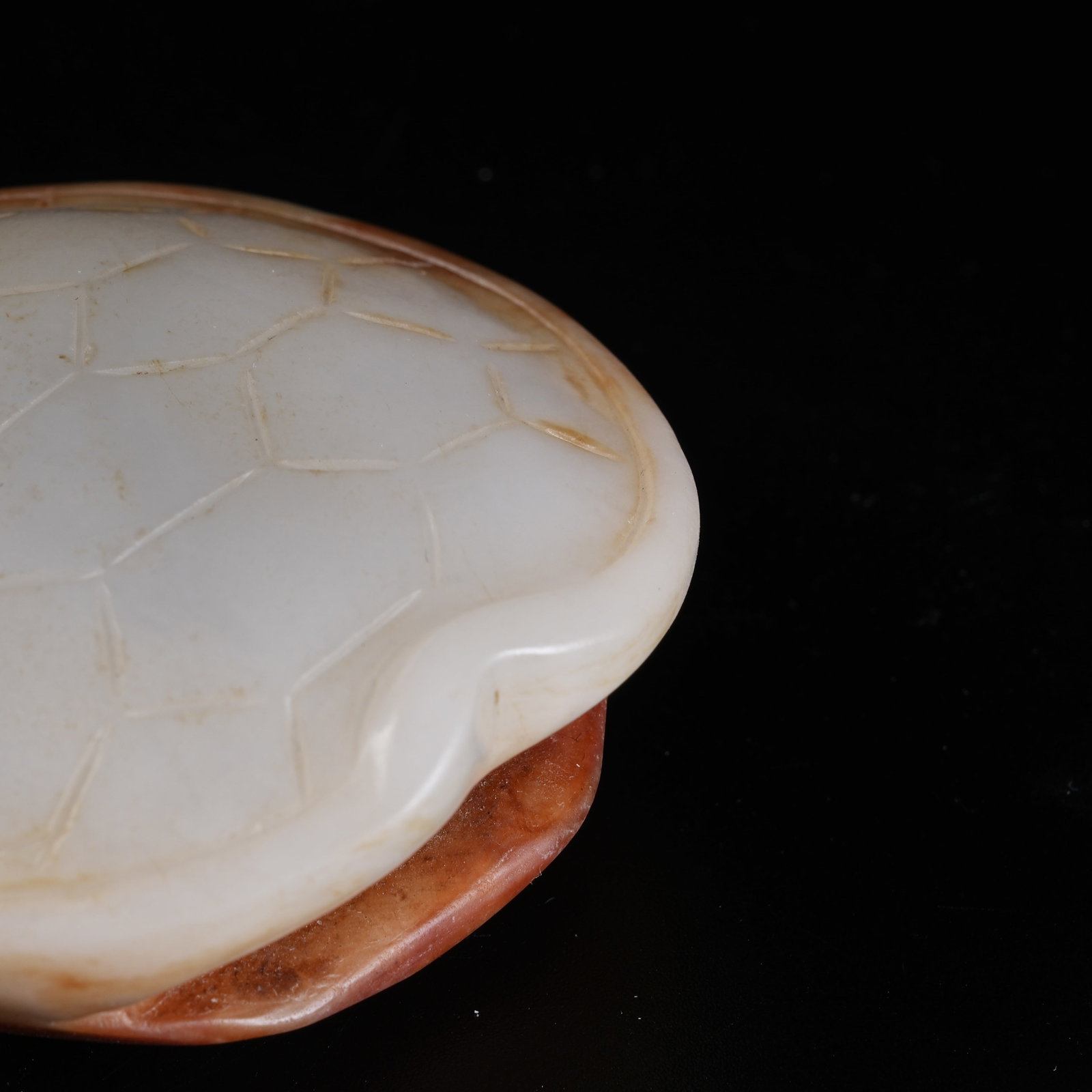A ARCHAIC JADE TURTLE SHELL PENDANT - 6