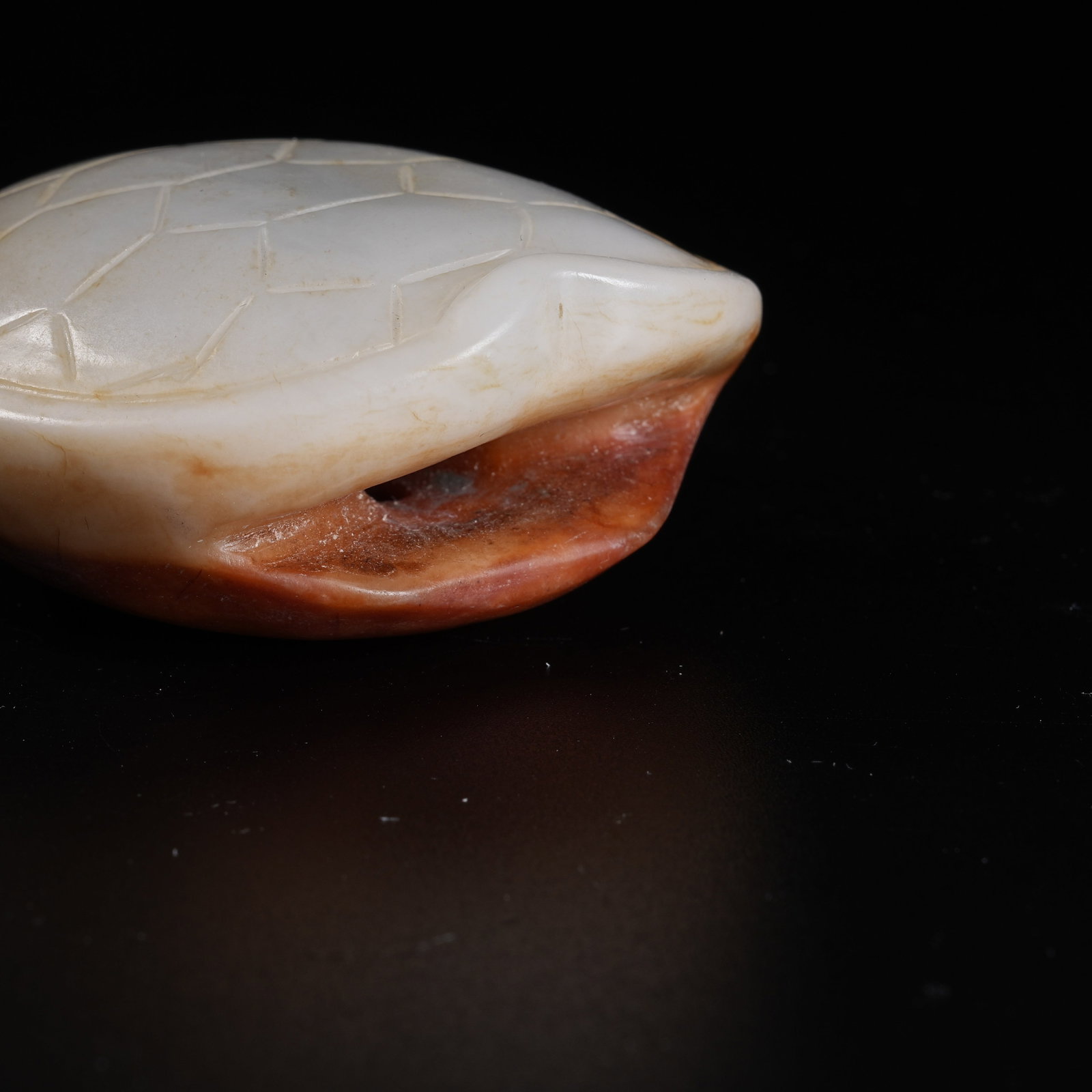 A ARCHAIC JADE TURTLE SHELL PENDANT - 7
