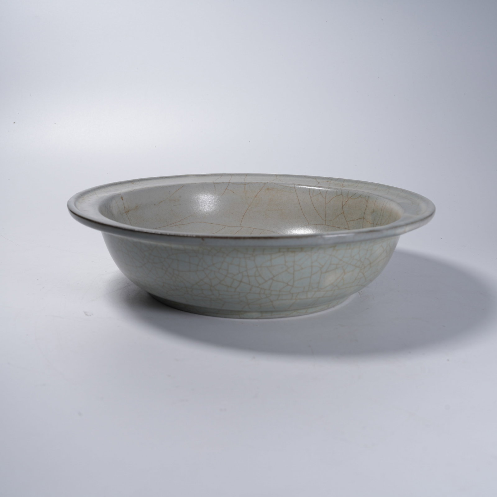 A GUAN KILN WASHER WITH FOLDED RIM: Guan Kiln Washer with Folded Rim