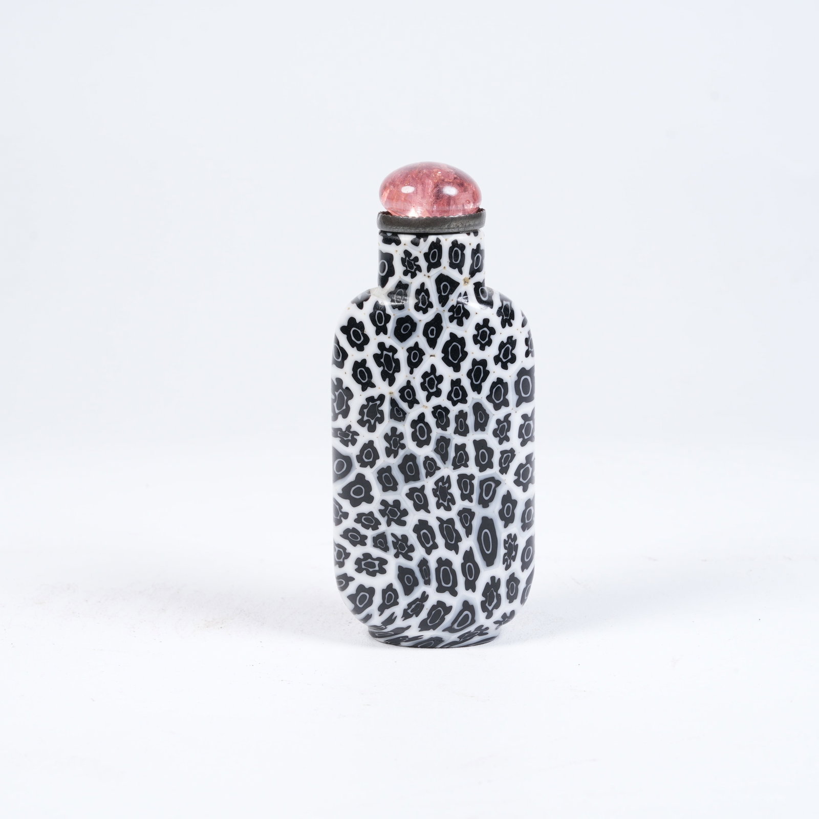 A AGATE SNUFF BOTTLE (1 of 9)