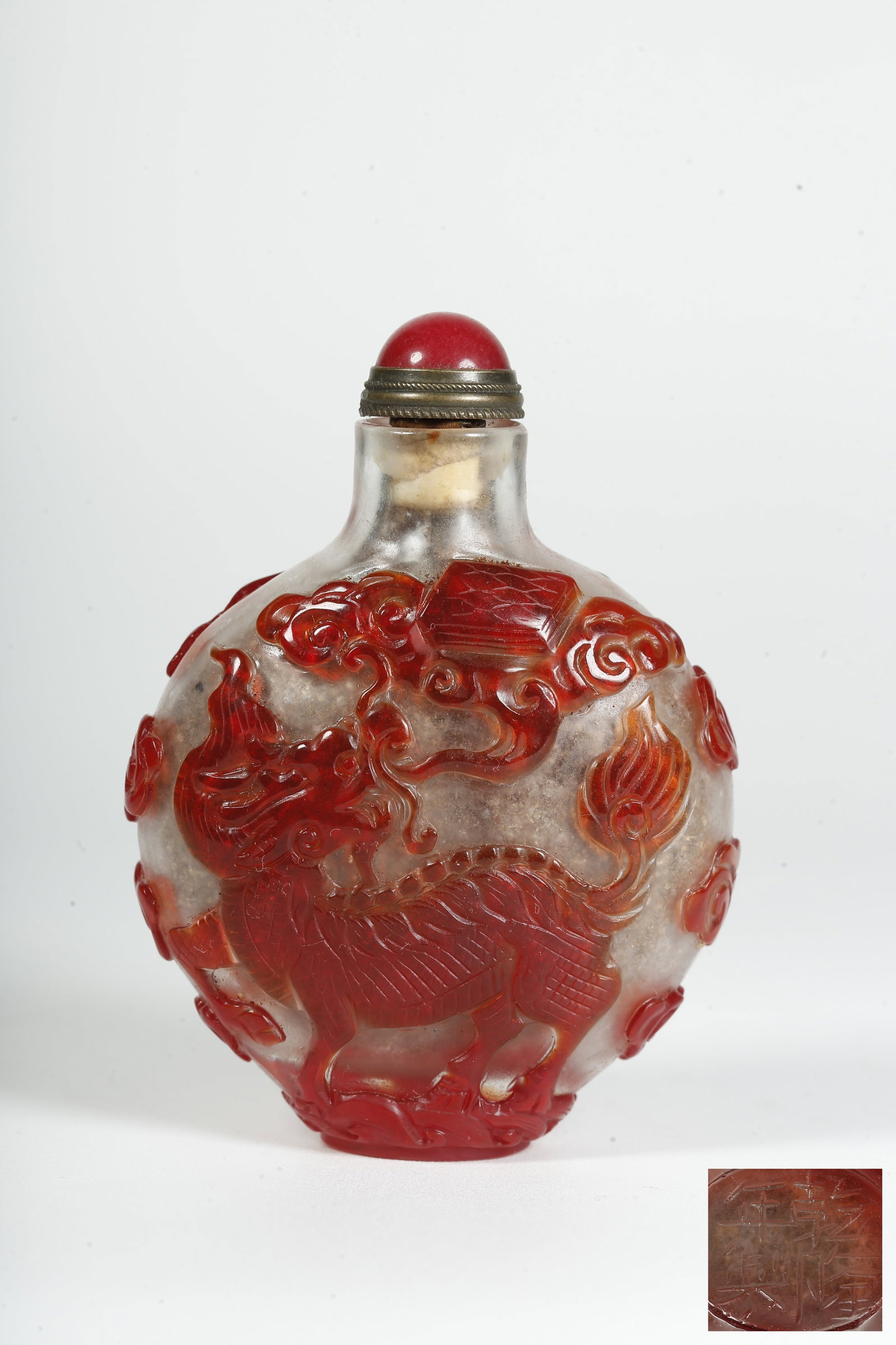 A OVERLAY GLASS SNUFF BOTTLE WITH KYLIN PRESENTING BOOKS MOTIF (1 of 10)