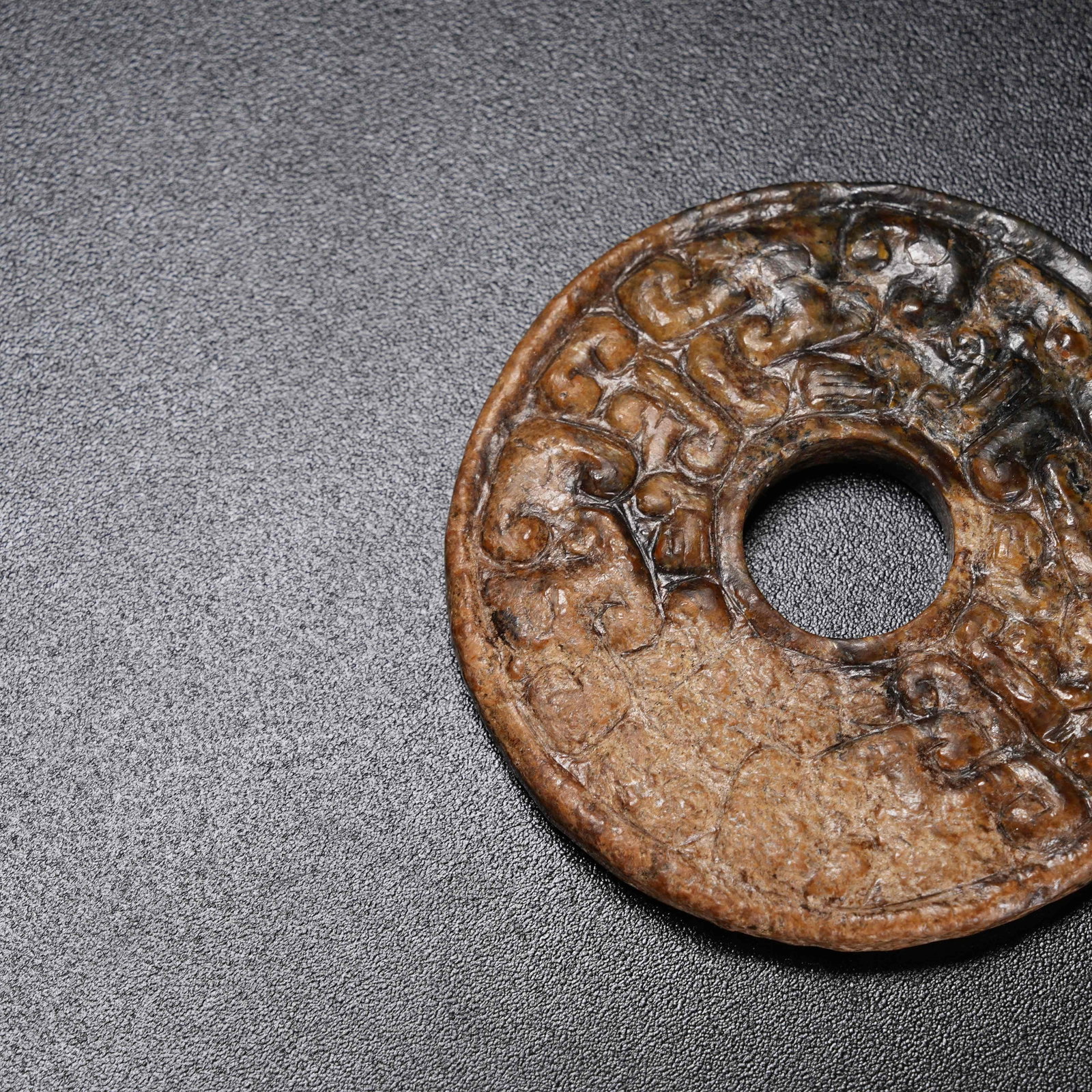 A ARCHAIC JADE BI DISC WITH HOOKED CLOUD PATTERN - 2