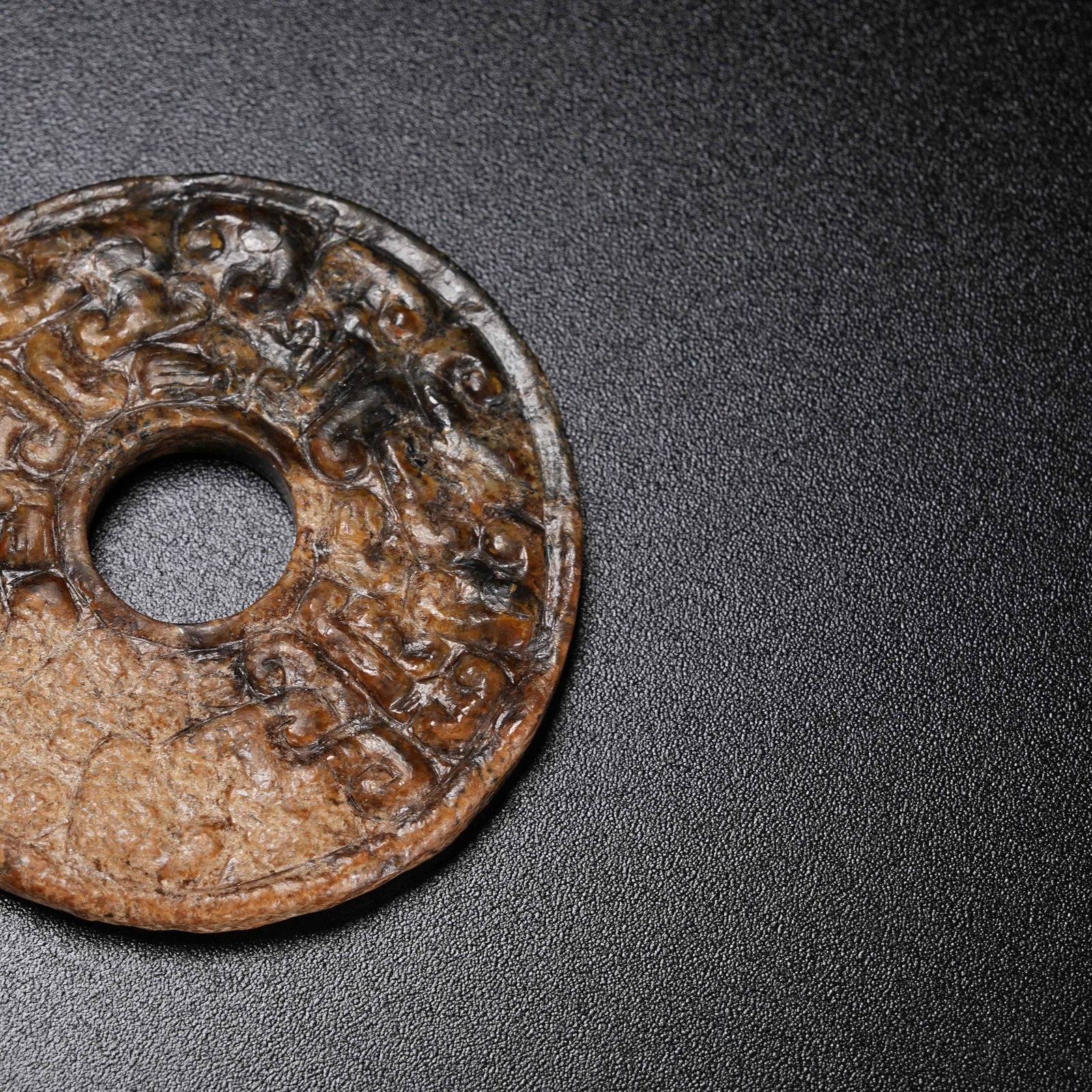 A ARCHAIC JADE BI DISC WITH HOOKED CLOUD PATTERN - 3