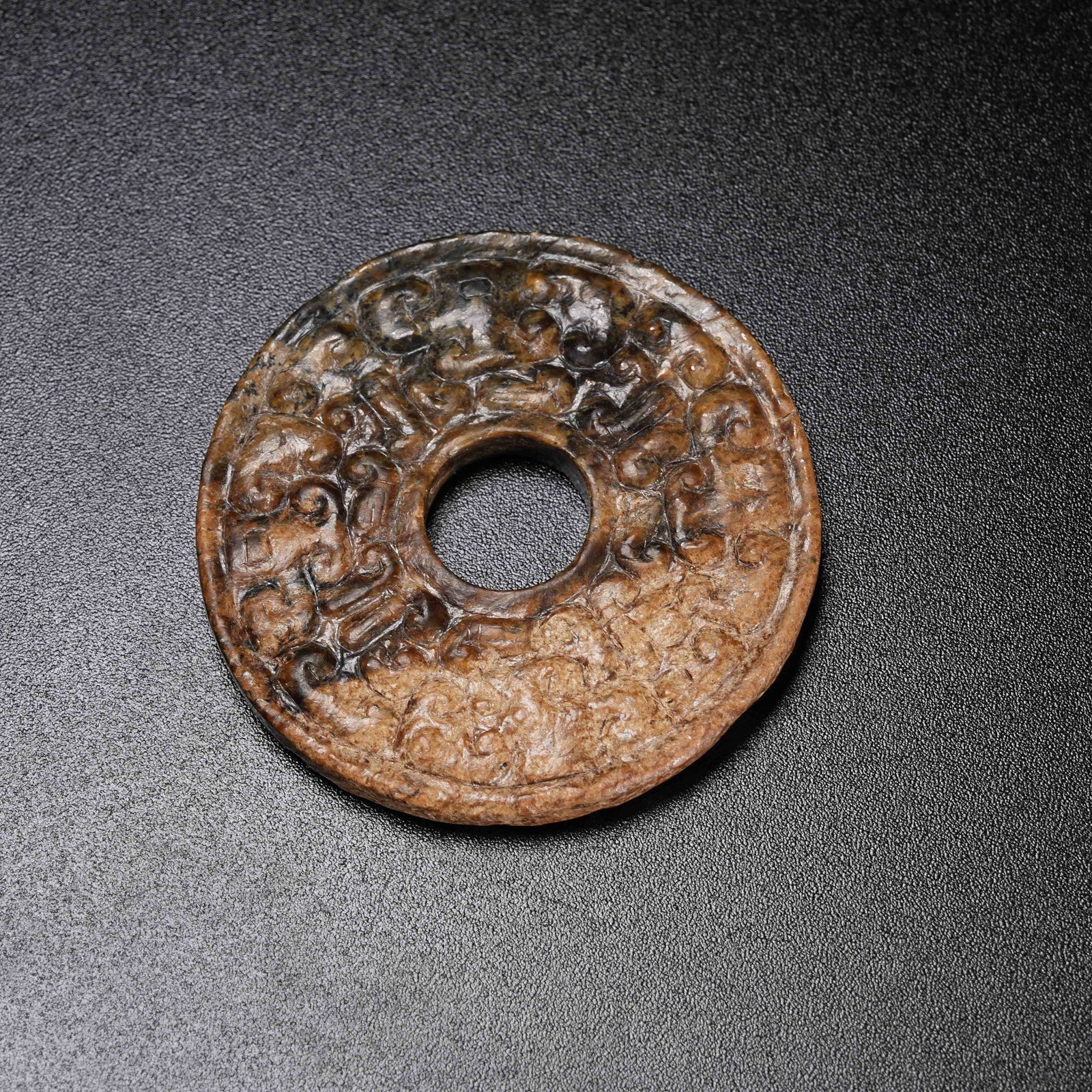 A ARCHAIC JADE BI DISC WITH HOOKED CLOUD PATTERN - 8