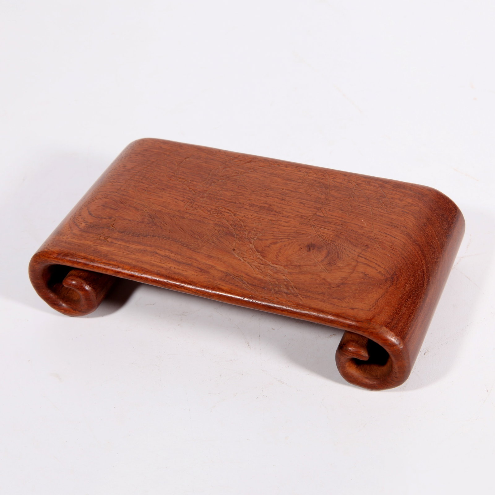 A HUANGHUALI WOOD SCROLL-SHAPED LOW TABLE CARVED WITH PINE-AND-BIRD PATTERN (1 of 8)