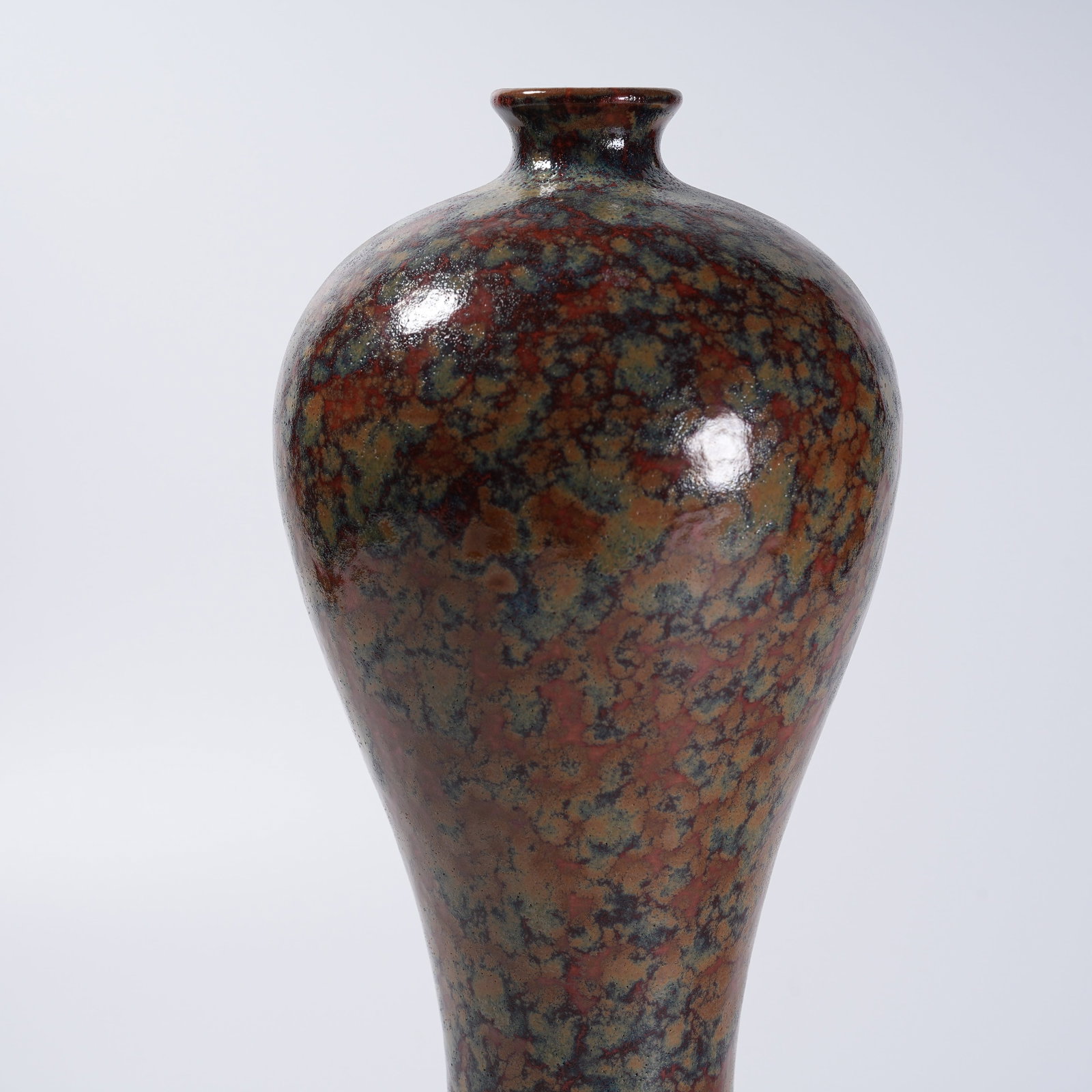 A TORTOISE SHELL GLAZE PLUM VASE - 2
