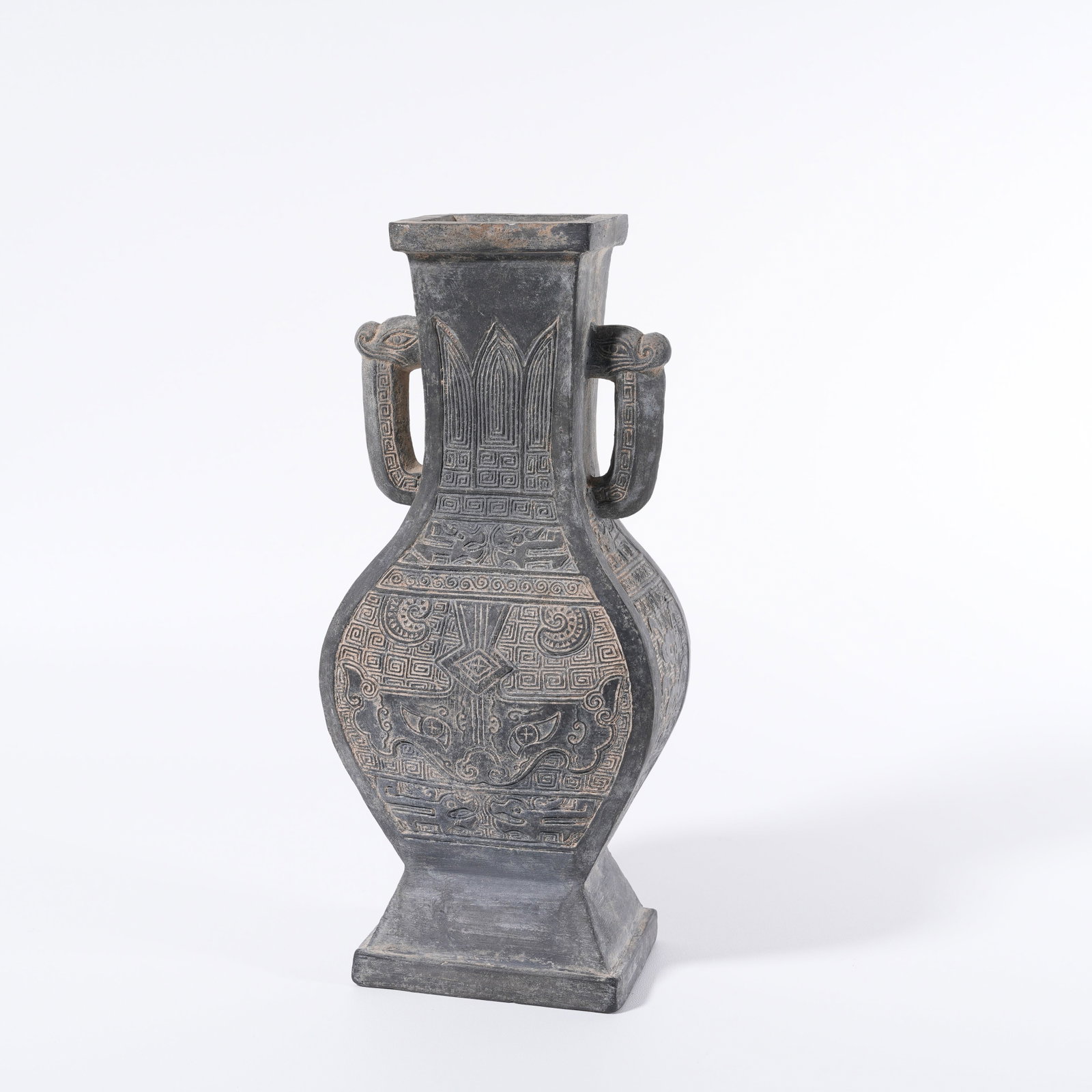 A BLACK POTTERY BEAST-MASK-PATTERN TWO-EARED VASE: Black pottery beast-mask-pattern two-eared vase
