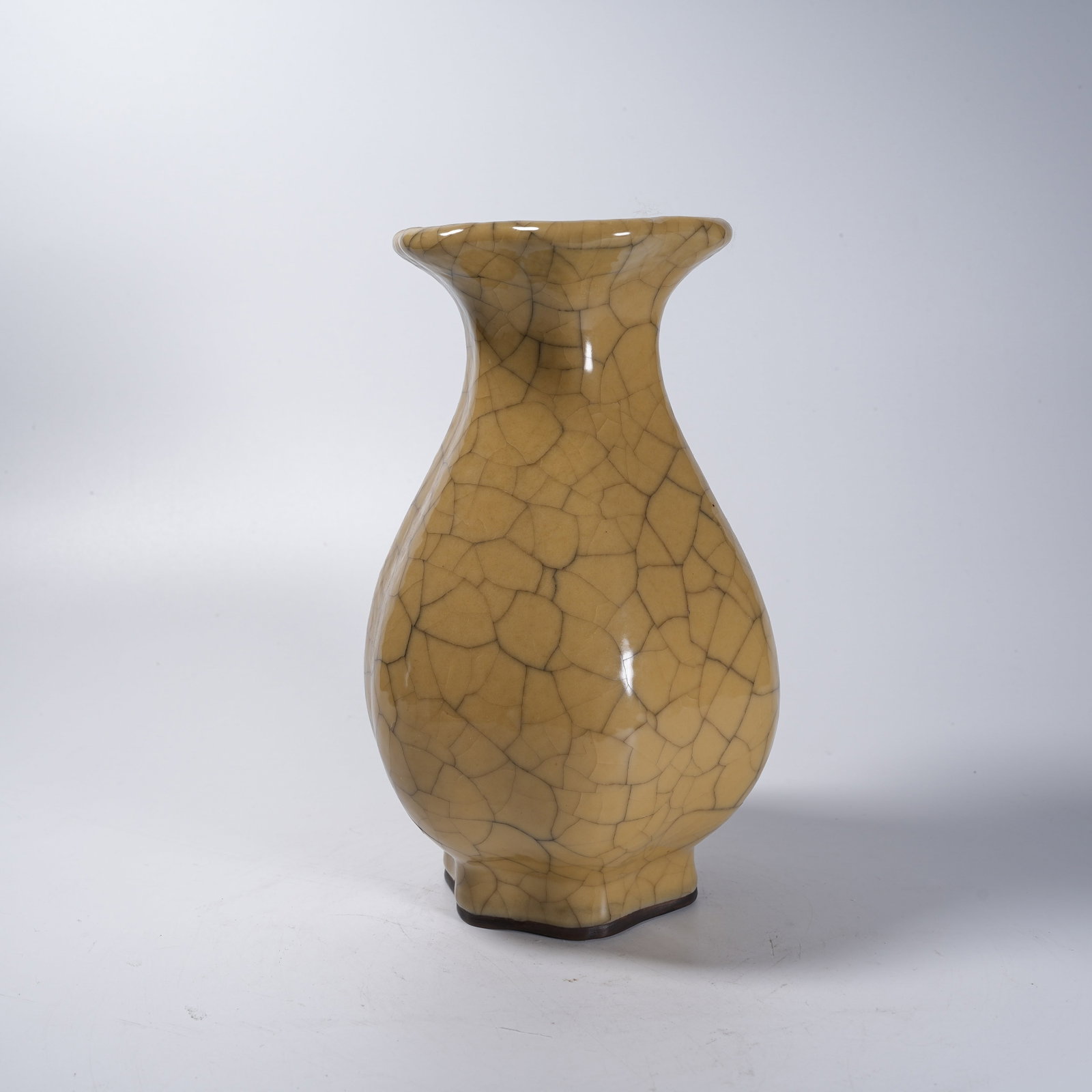 A GE KILN HEXAGONAL FLORAL RIM ZUN VESSEL: Ge Kiln Hexagonal Floral Rim Zun Vessel