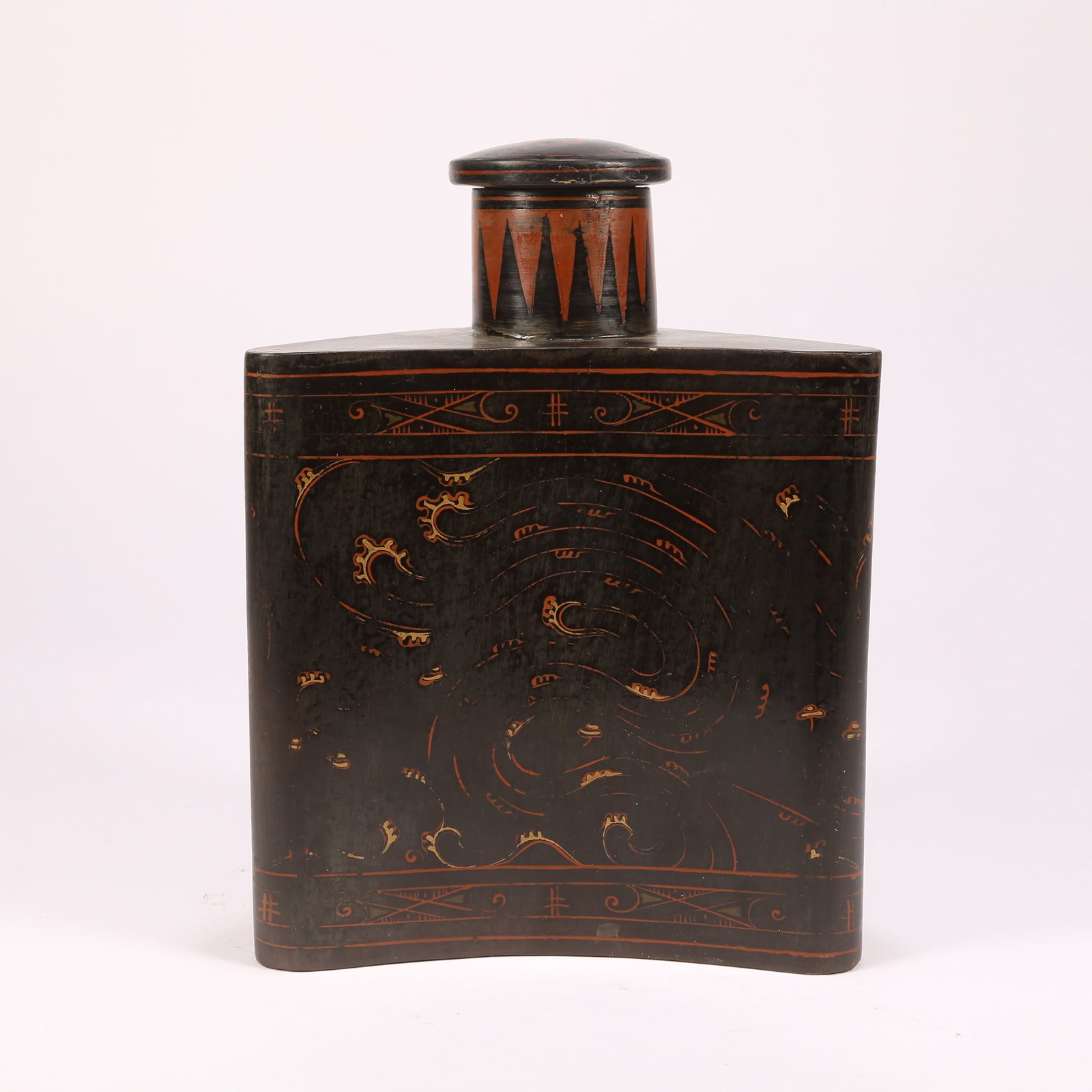 A LACQUERED EWER WITH PAINTED DECORATION (1 of 9)