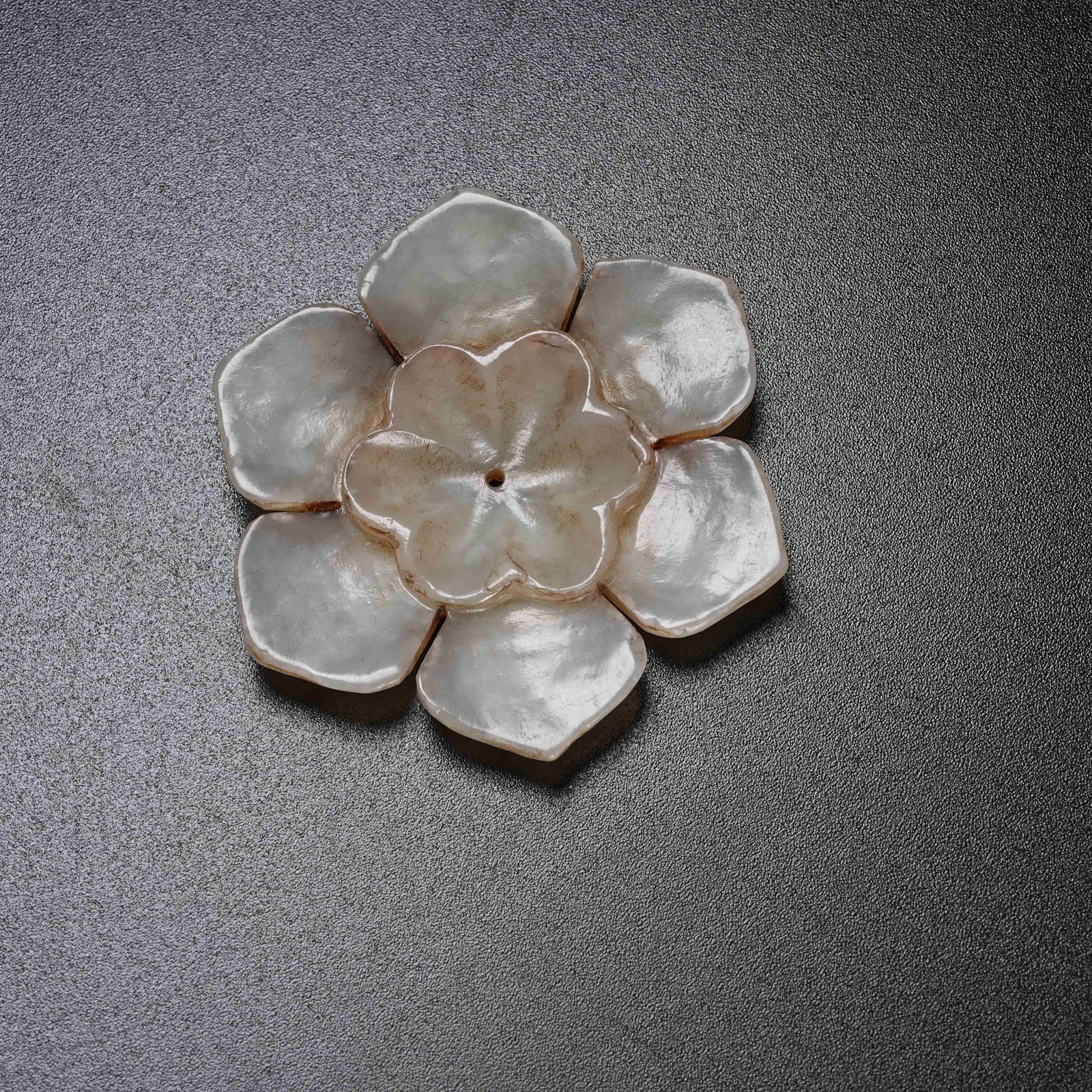 A HETIAN JADE FLORAL PENDANT (1 of 8)