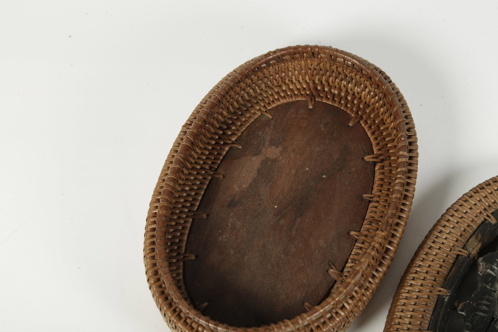 A BAMBOO-WOVEN COVERED BOX - 2