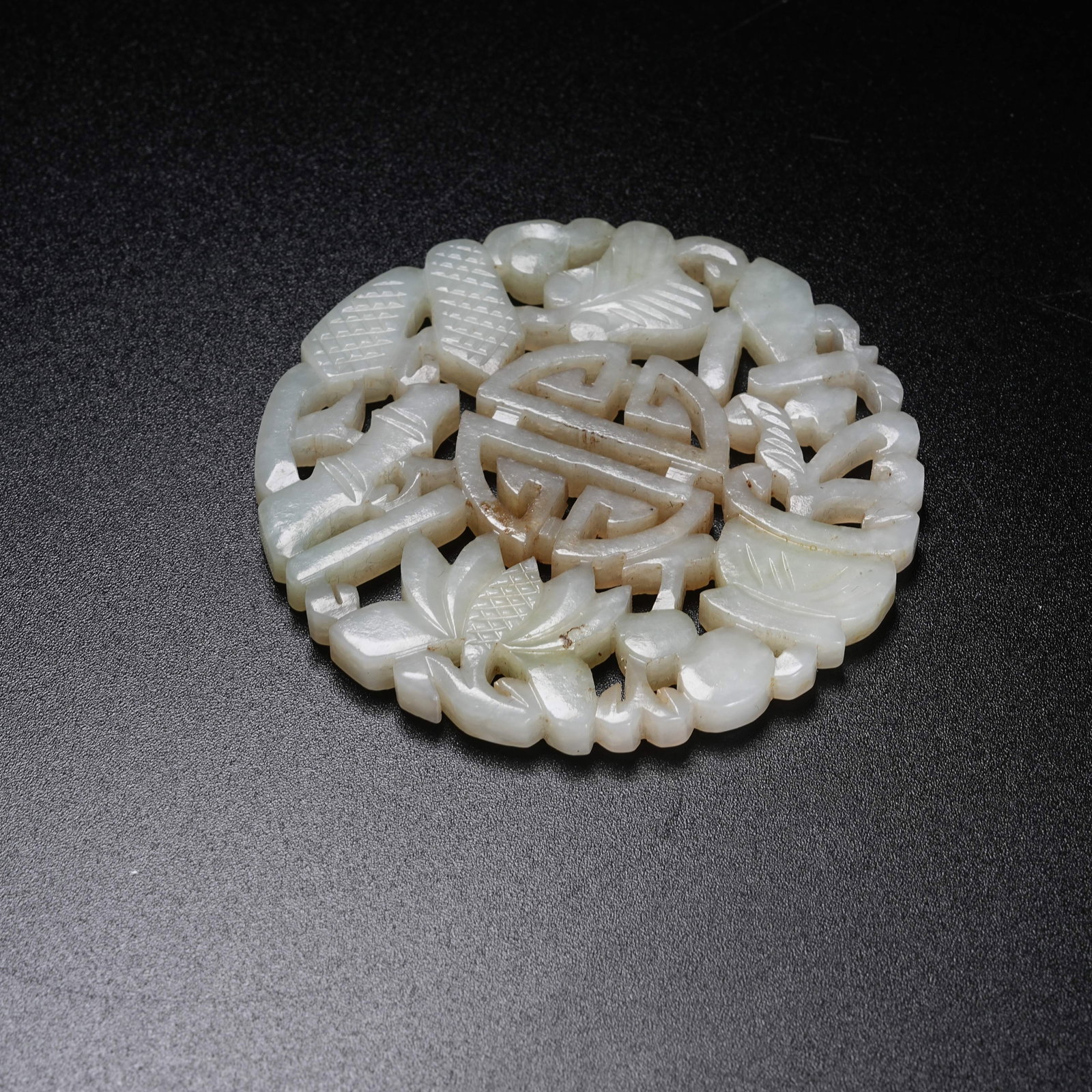 A HETIAN JADE LONGEVITY PATTERN PENDANT - 5