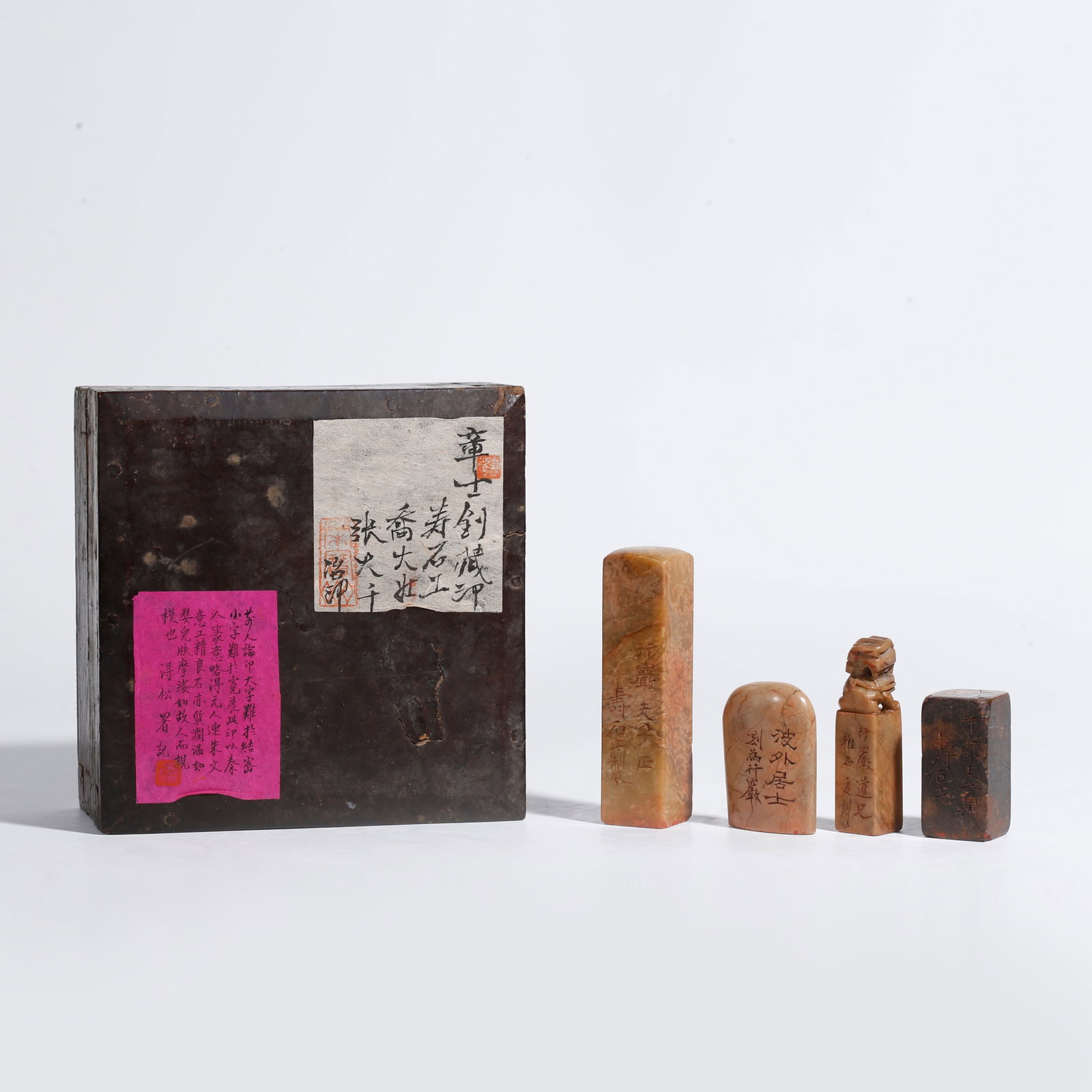 A SET OF SHOUSHAN STONE SEALS: Set of Shoushan Stone Seals