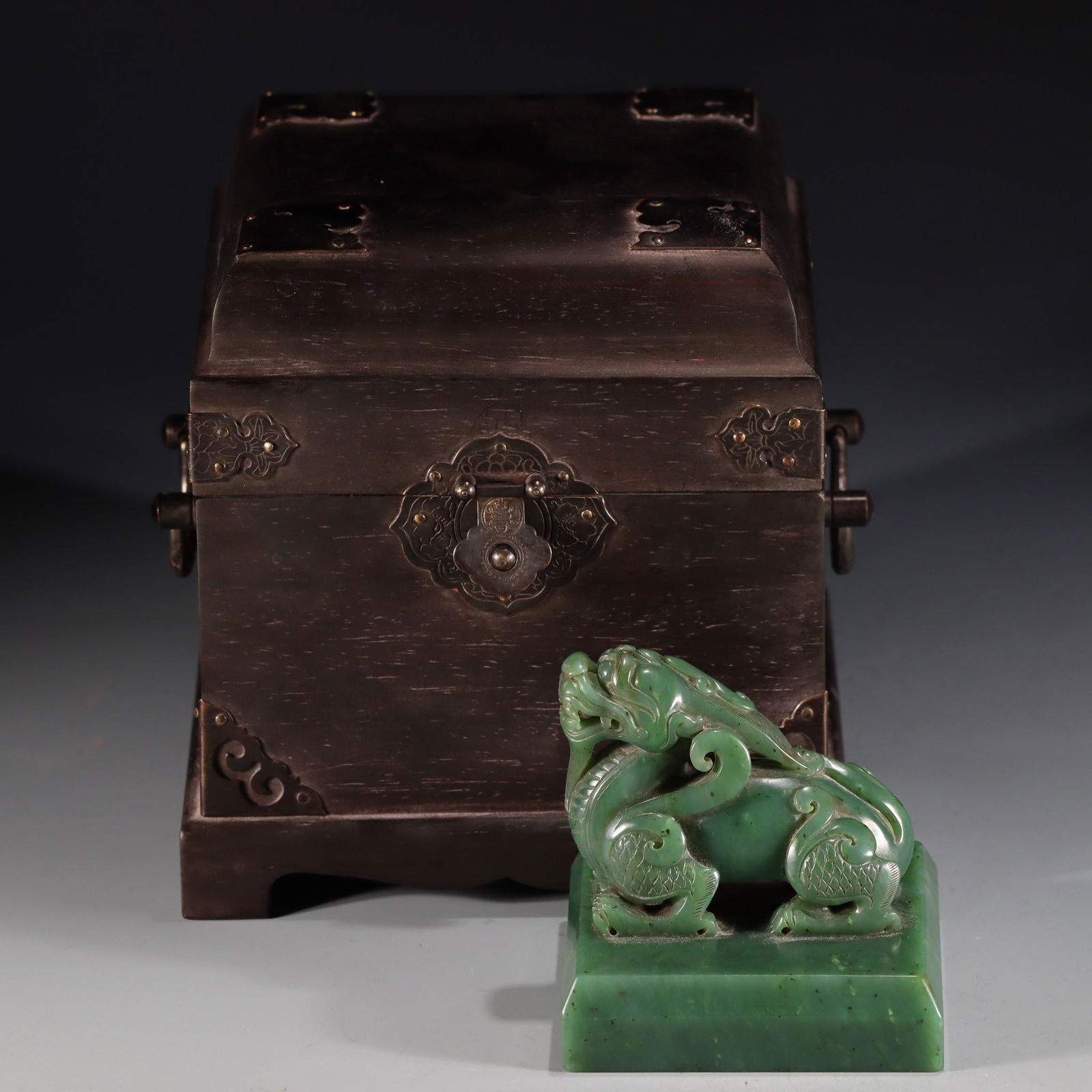 Hetian jade "jasper" dragon seal (1 of 9)