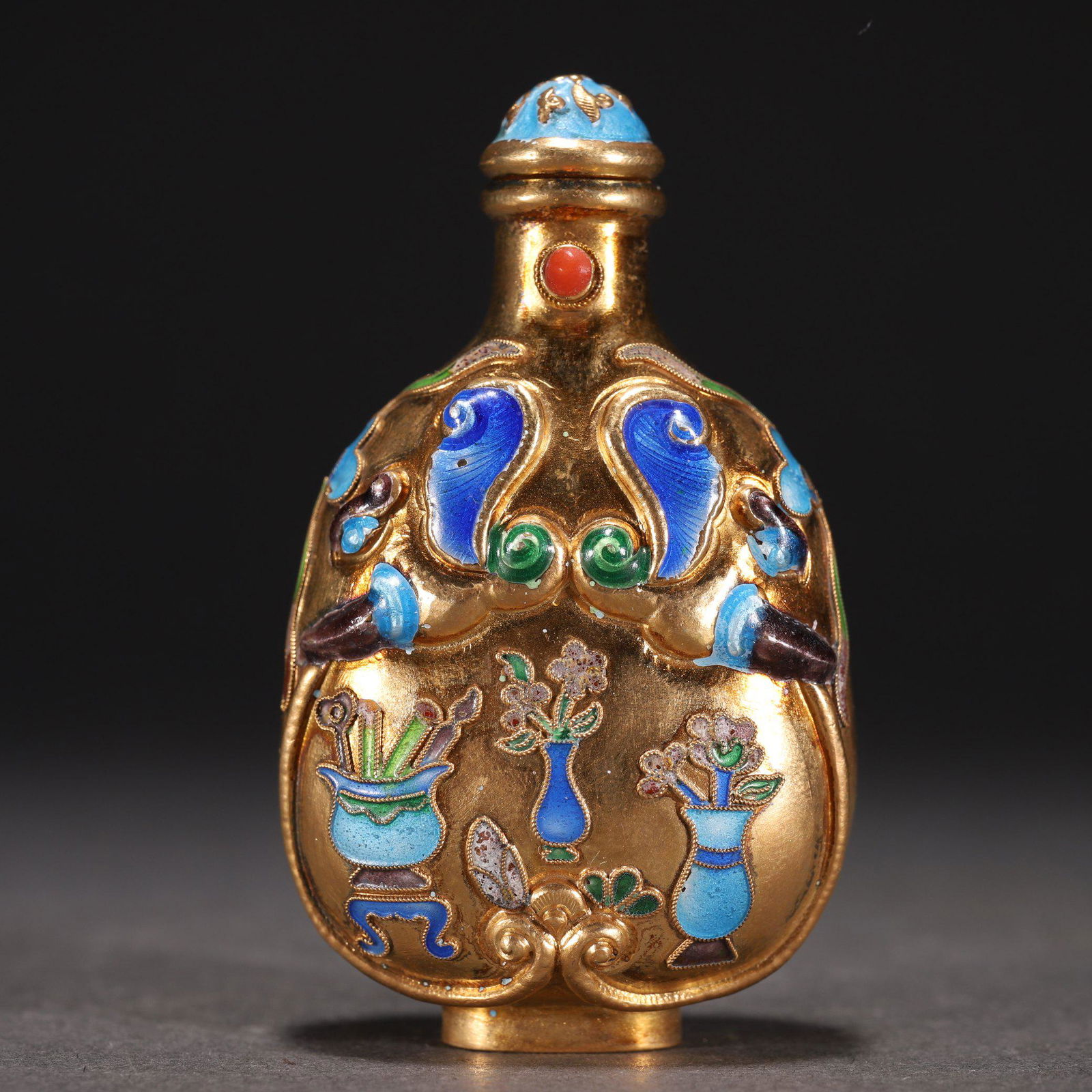 Gilt silver snuff bottle (1 of 9)