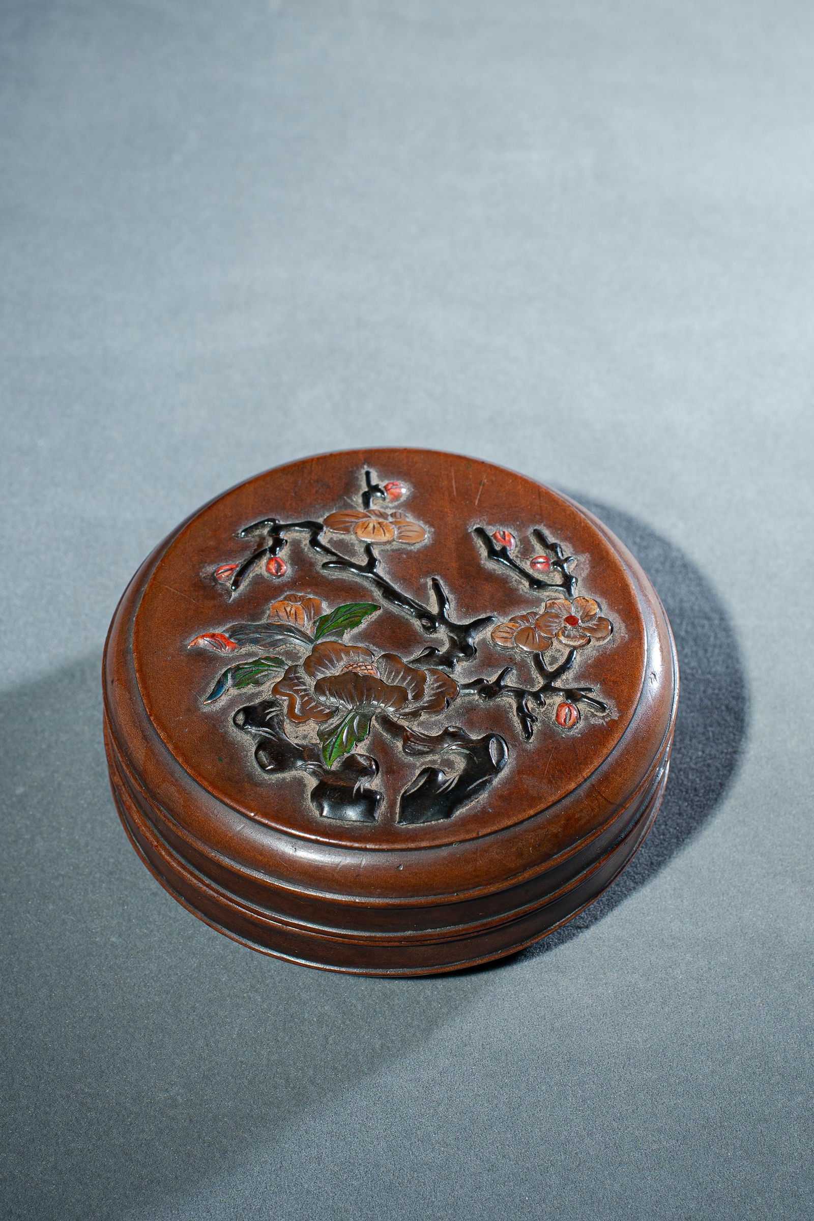 Boxwood inlaid baibaomei pattern cover box (1 of 9)