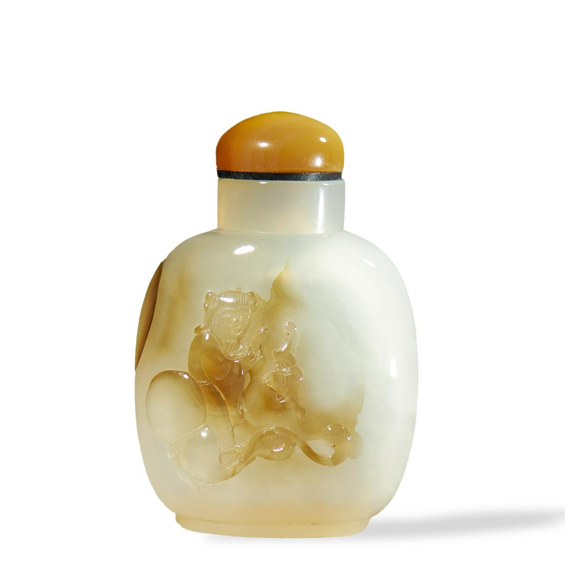 a Chinese agate snuff bottle (1 of 8)