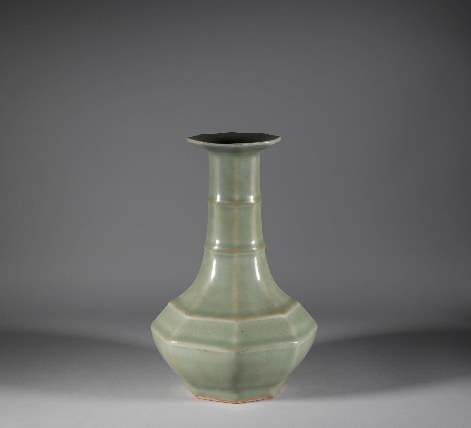 Blue and White Dragon Pattern Slag Bucket (1 of 10)