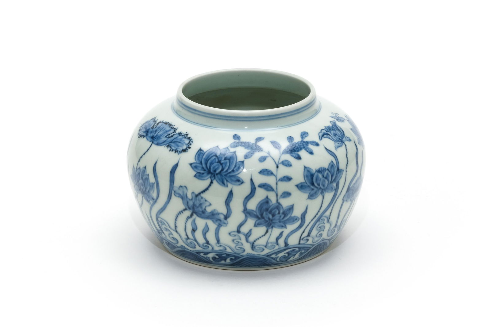 Blue and white lotus leaf lotus butterfly pattern jar (1 of 7)