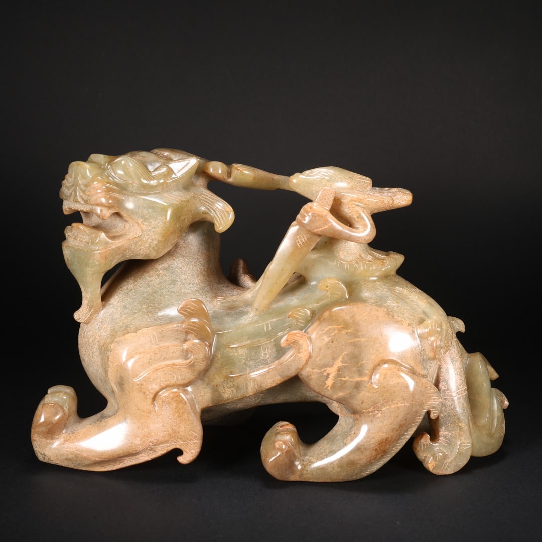 HETIAN JADE HUMAN RIDING AN ANIMAL: Length 22.5 cm, width 10 cm, height 14 cm, weight 2936 g