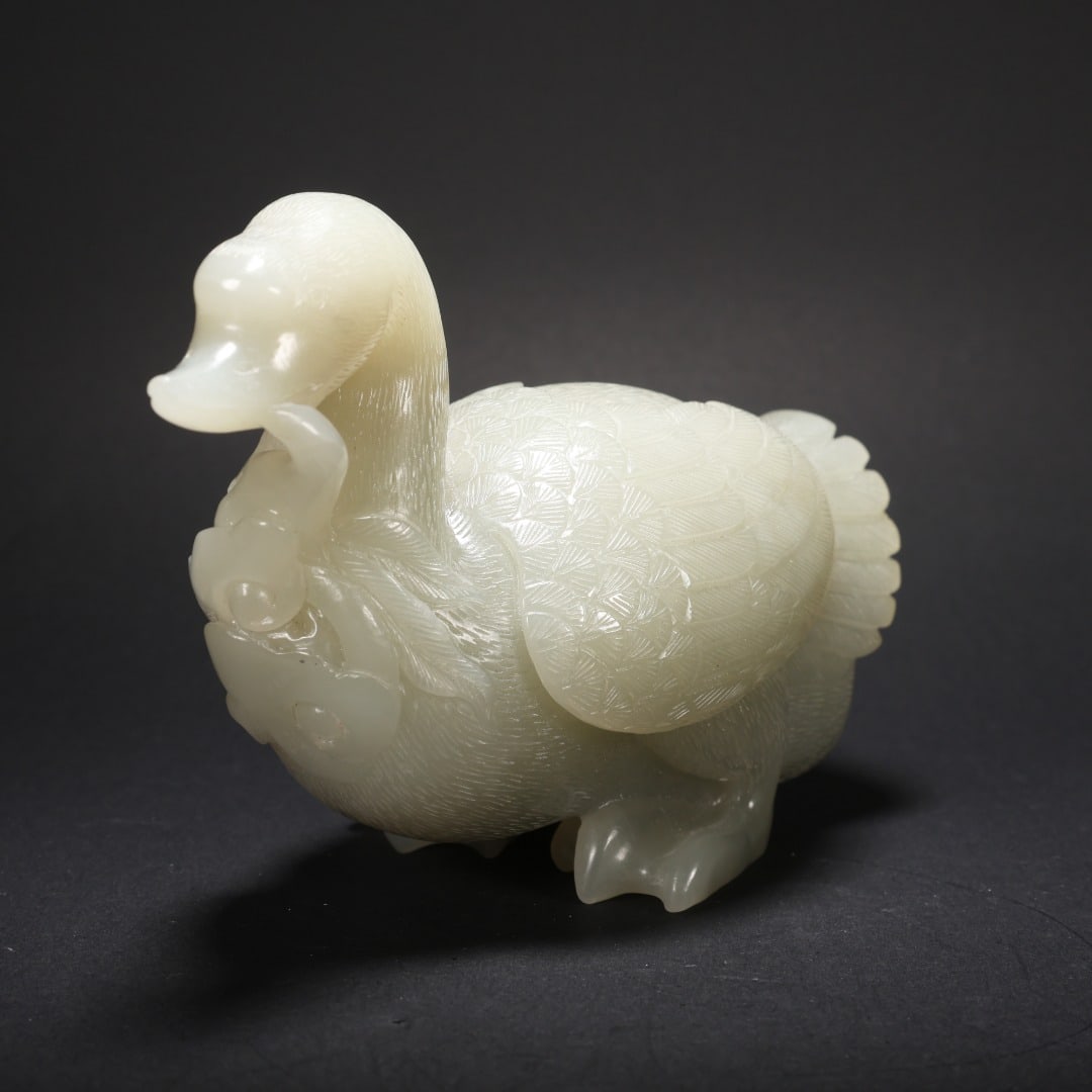 HETIAN JADE DUCK: Length 14.7 cm, width 6.5 cm, height 10 cm, weight 874 g