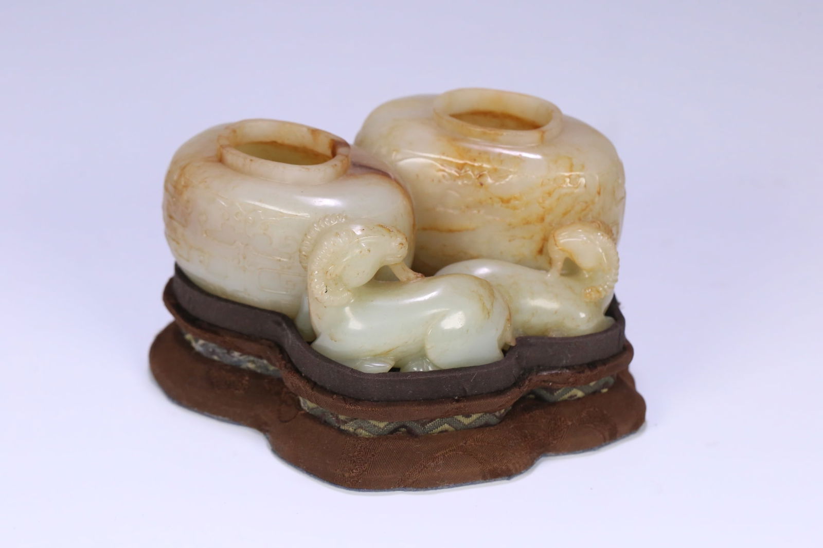 QING DYNASTY HETIAN JADE THREE GOATS BRINGING PROSPERITY DOUBLE WATER POT: 12.5*9.2*5cm?wt.470g