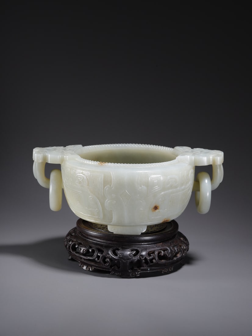 HETIAN JADE BEAST-FACE PATTERN EAR-SHAPED CENSER: 18.8×13.5×7.2cm?wt682g